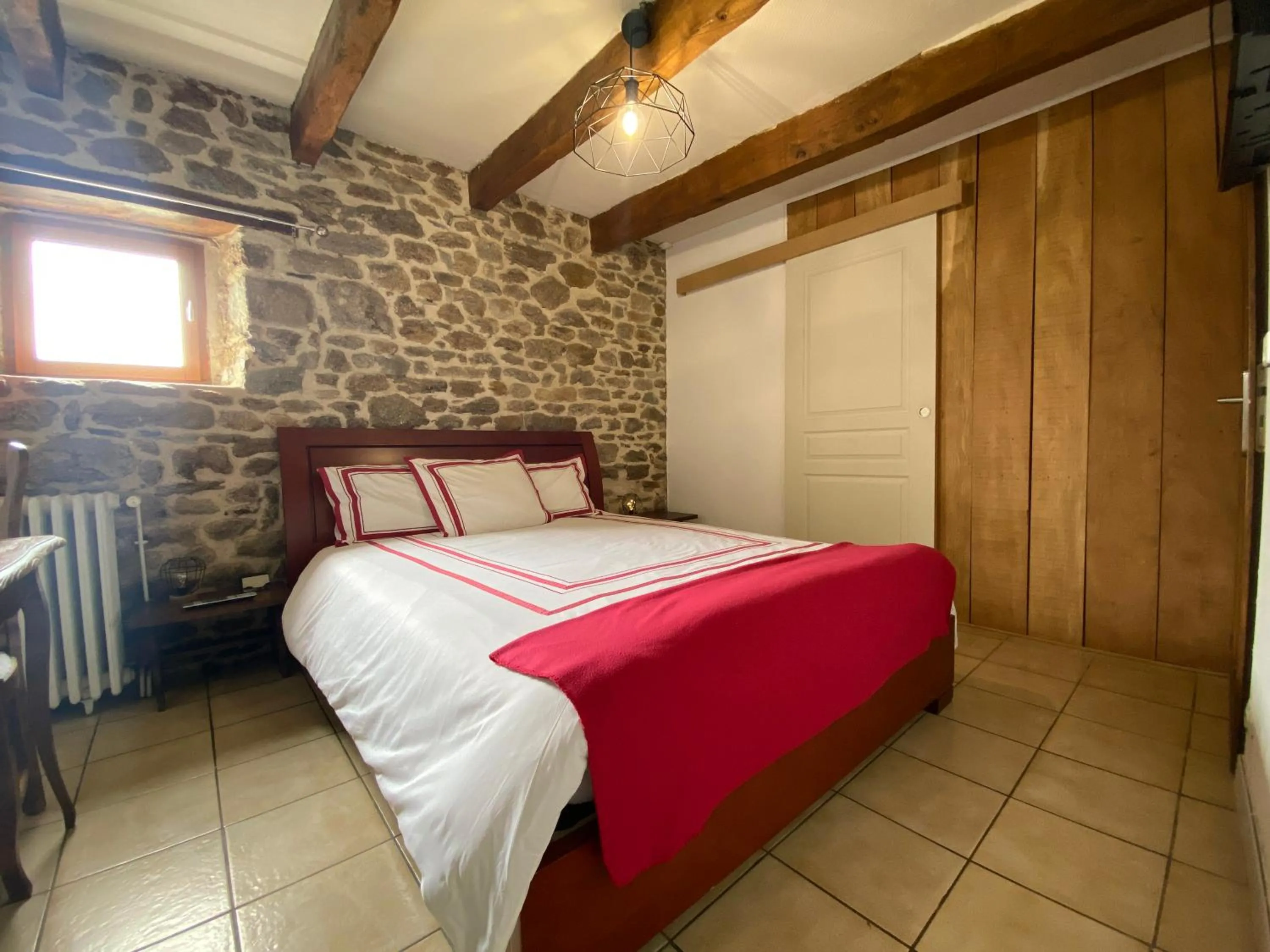 Bed in Chambres d'Hôtes du Manoir du Haut Salmon