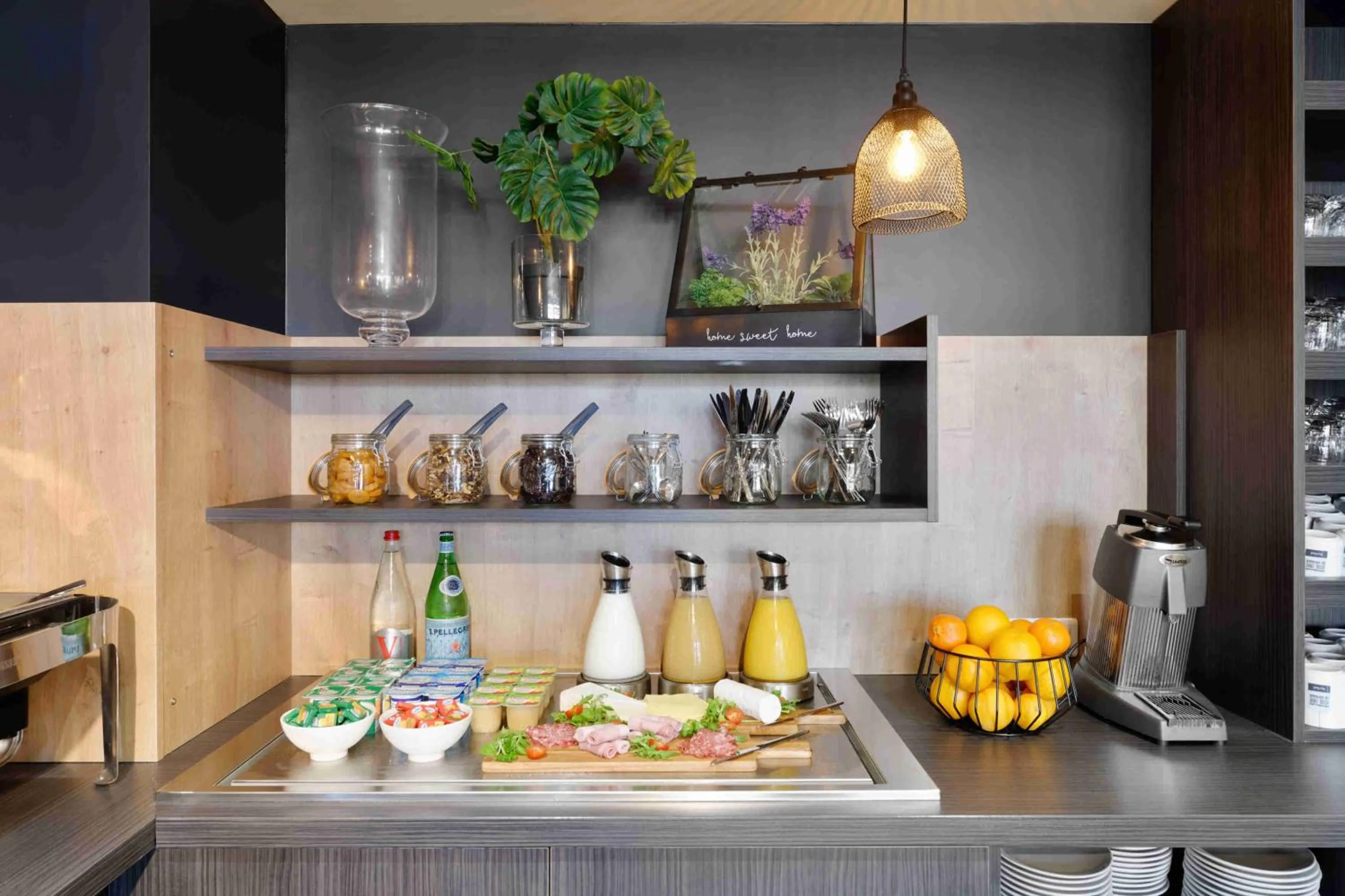 Restaurant/places to eat in Kyriad Crepy En Valois