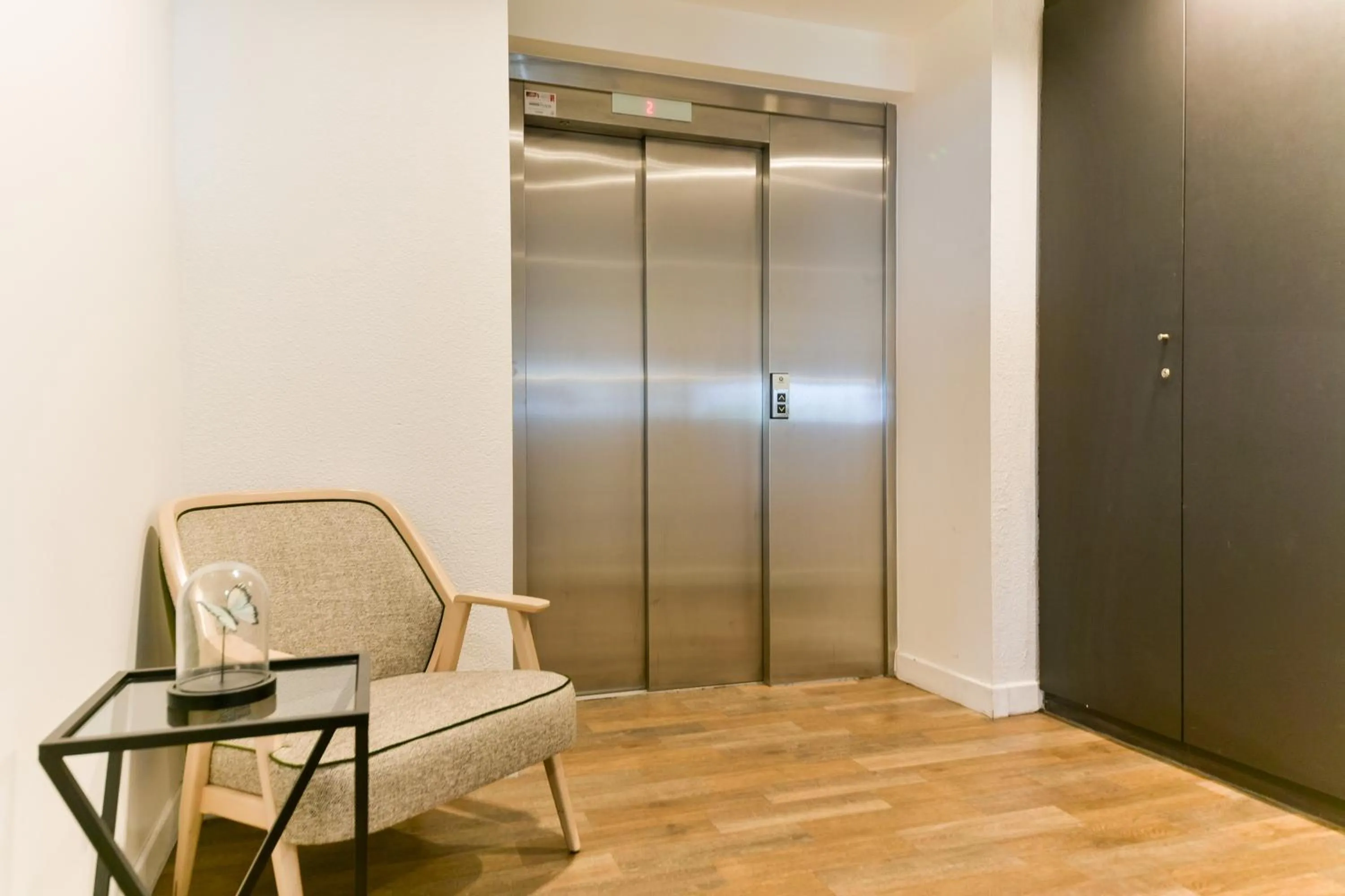 elevator in Kyriad Crepy En Valois