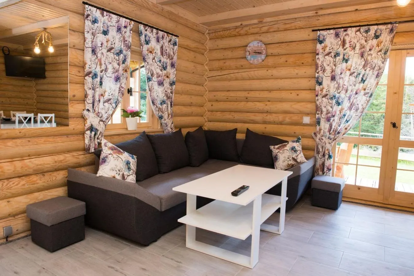 Seating area in Cicha Polana