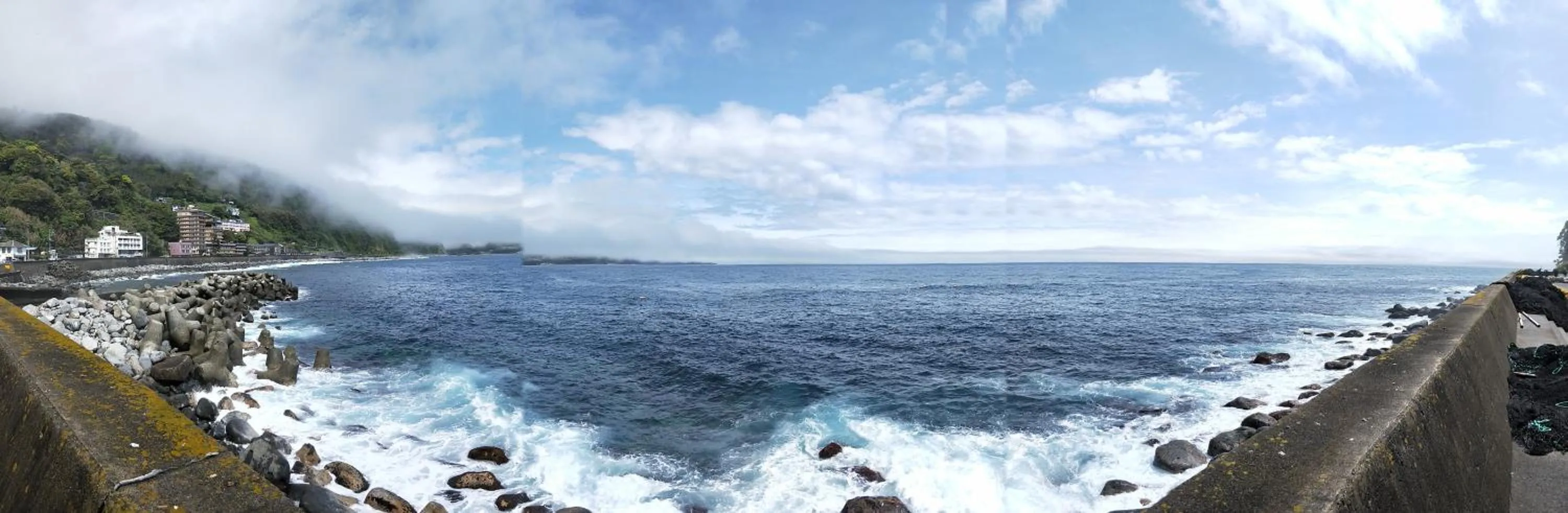 Izu Hokkawa Seaside Guesthouse 伊豆北川の家
