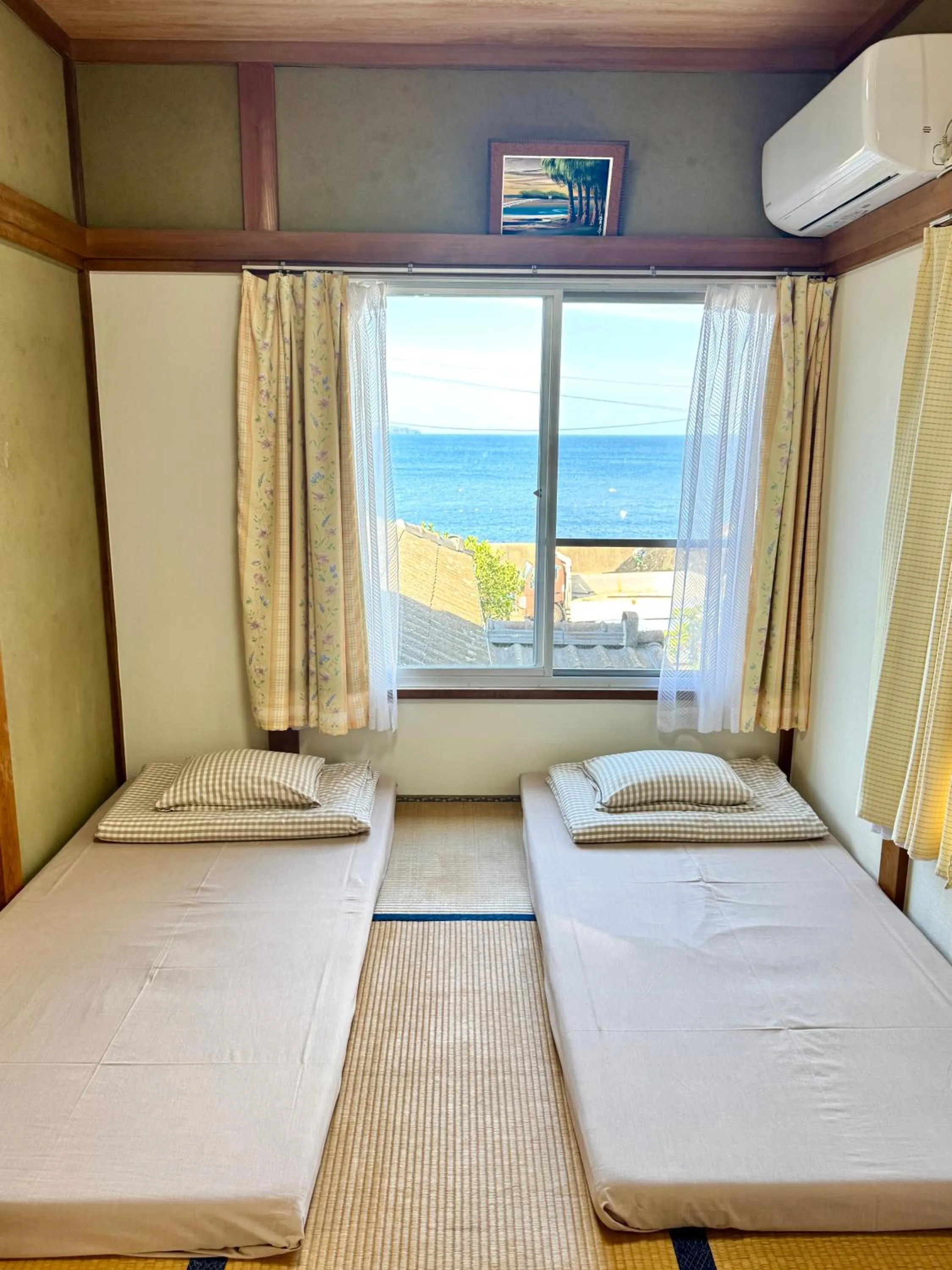 Bed in Izu Hokkawa Seaside Guesthouse 伊豆北川の家