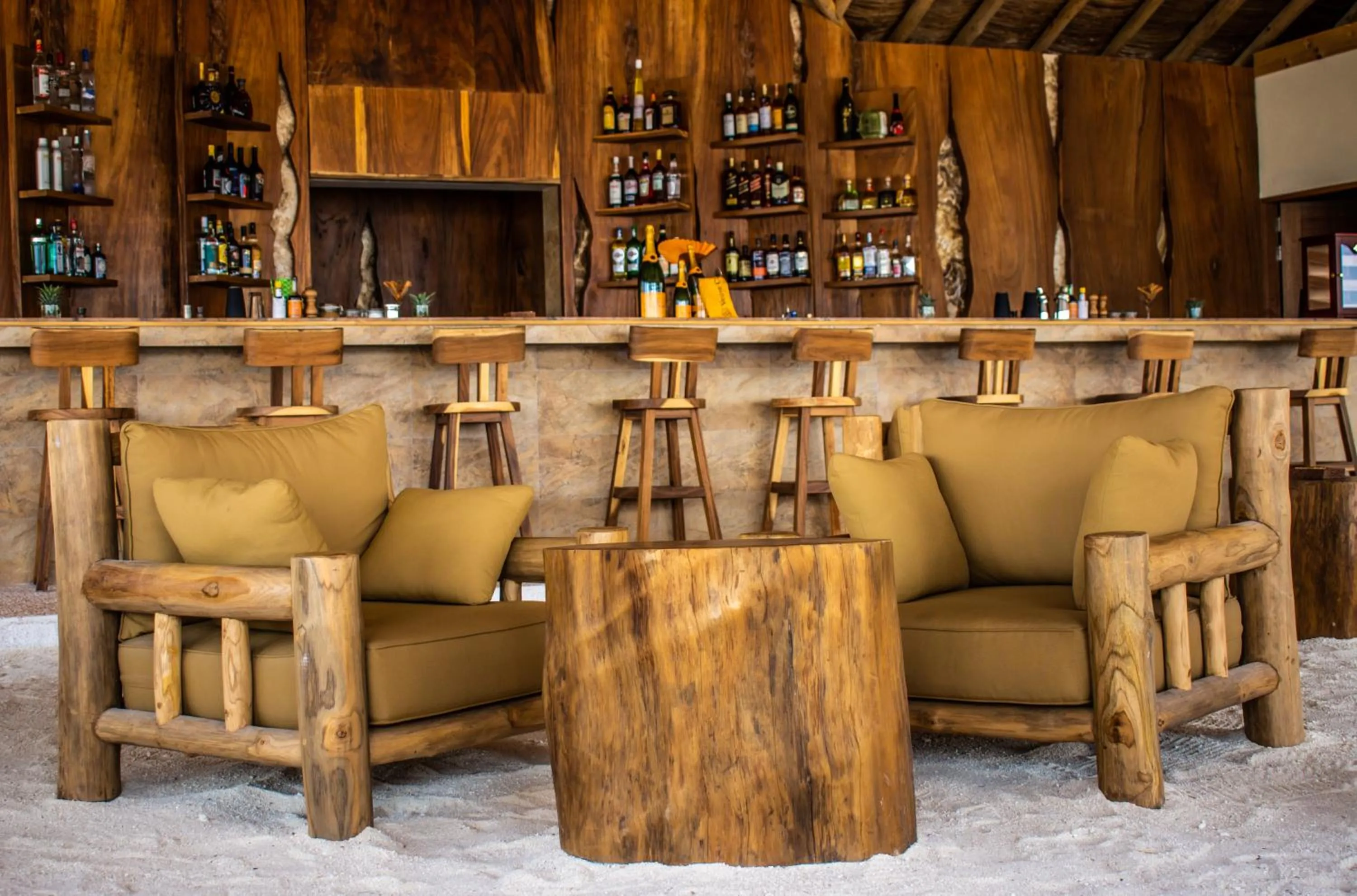 Lounge or bar in You & Me Maldives - Adults Only - Premium All-Inclusive