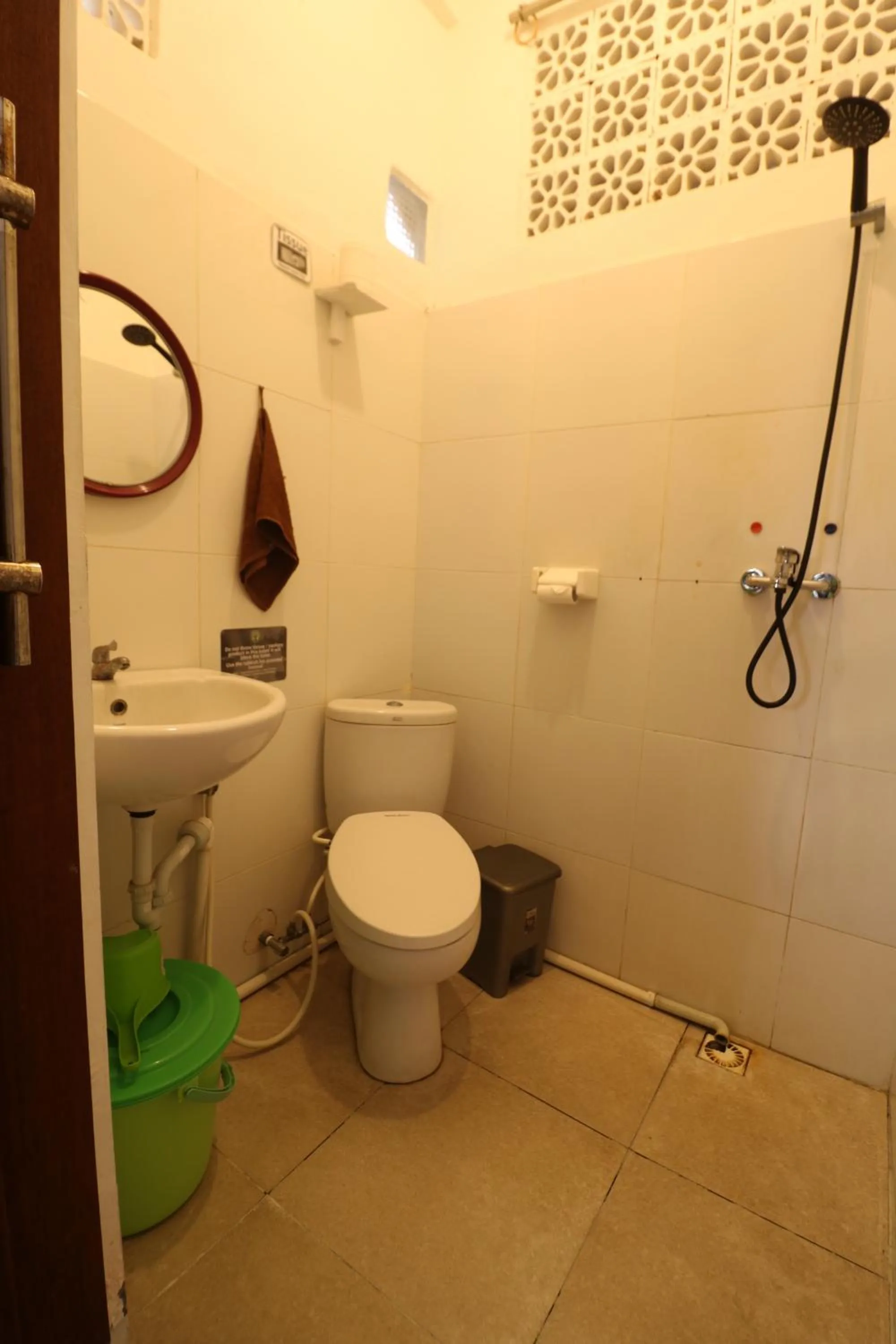 Bathroom in Seabreeze Hostel Bali