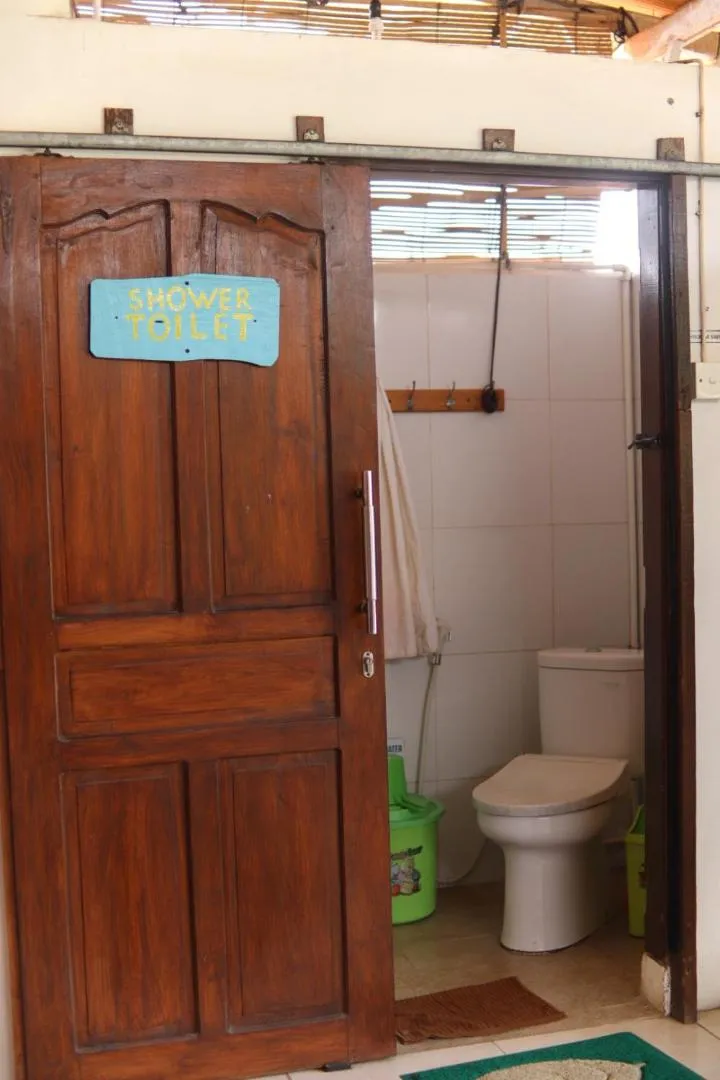 Toilet in Seabreeze Hostel Bali