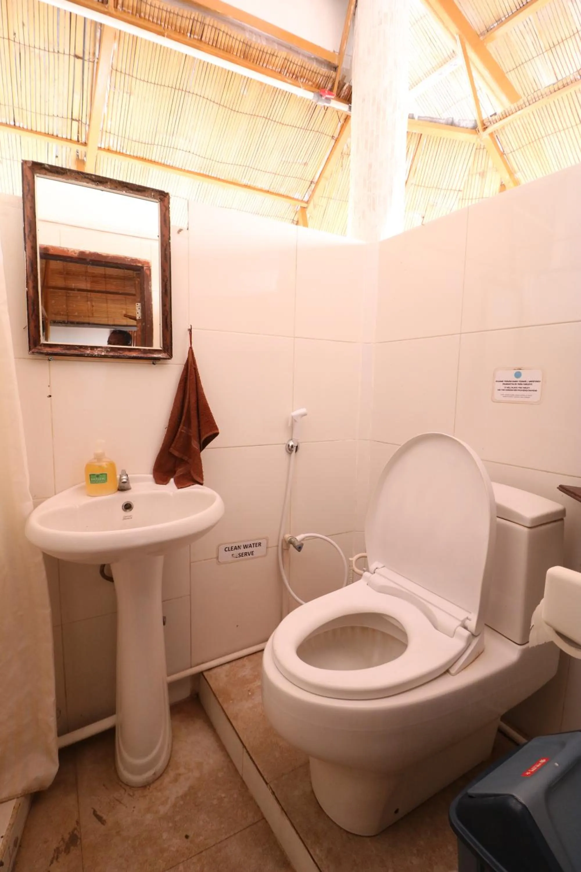 Toilet in Seabreeze Hostel Bali