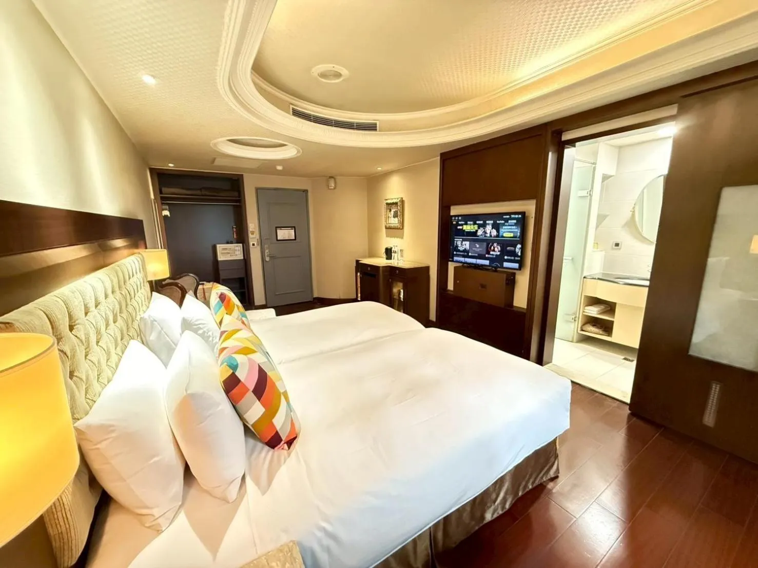 Photo of the whole room, Bed in Taipei Charming City Hotel