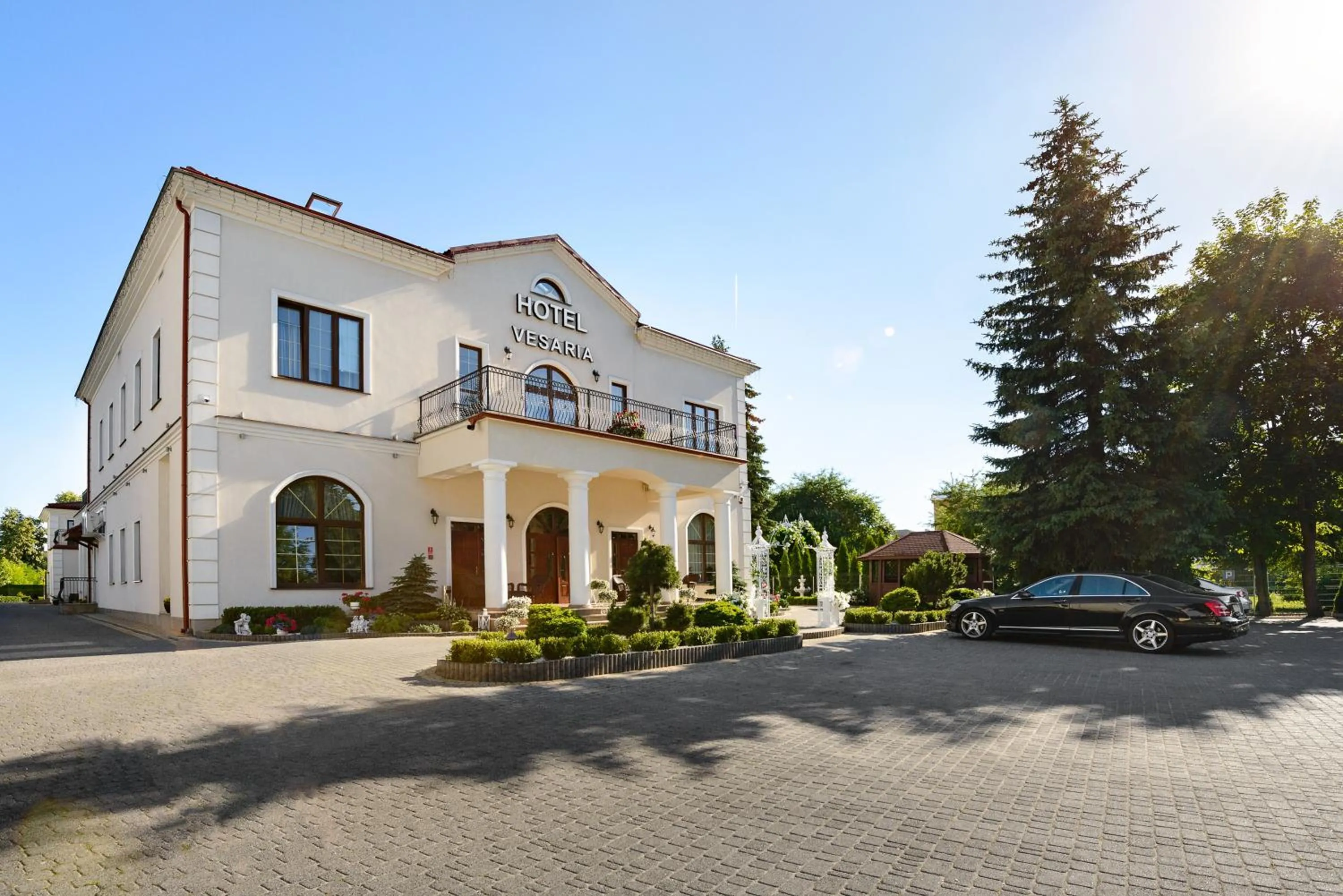 Property building in Dworek Vesaria