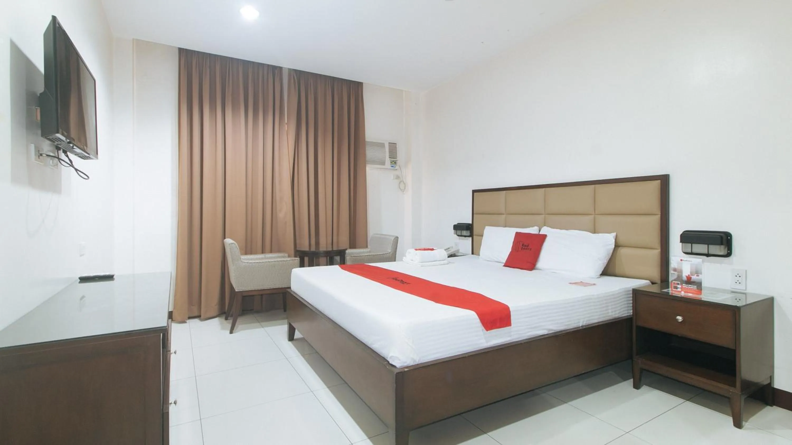 Photo of the whole room, Bed in RedDoorz near Angeles University Foundation