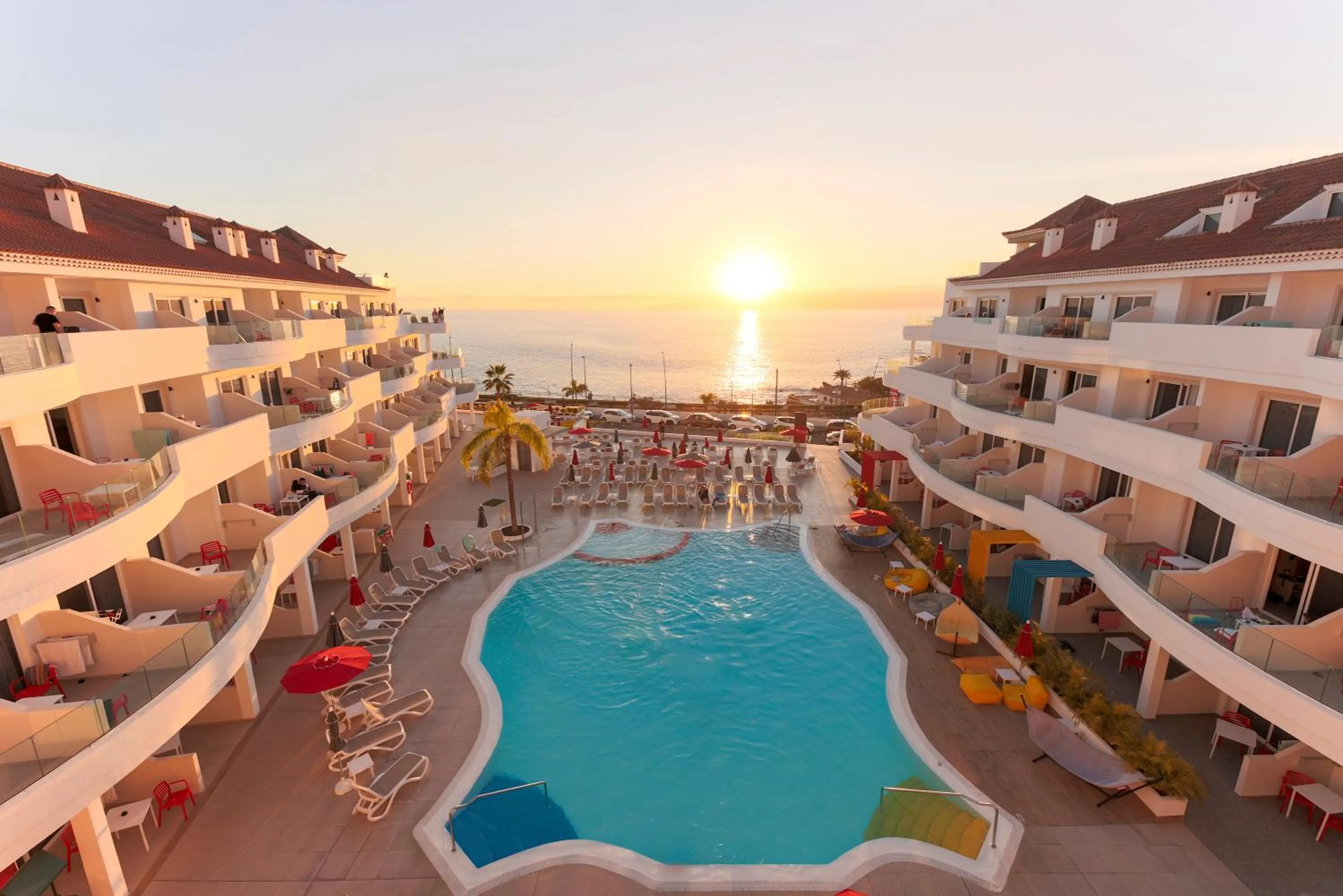 Pool view in Sholeo Lodges Los Gigantes