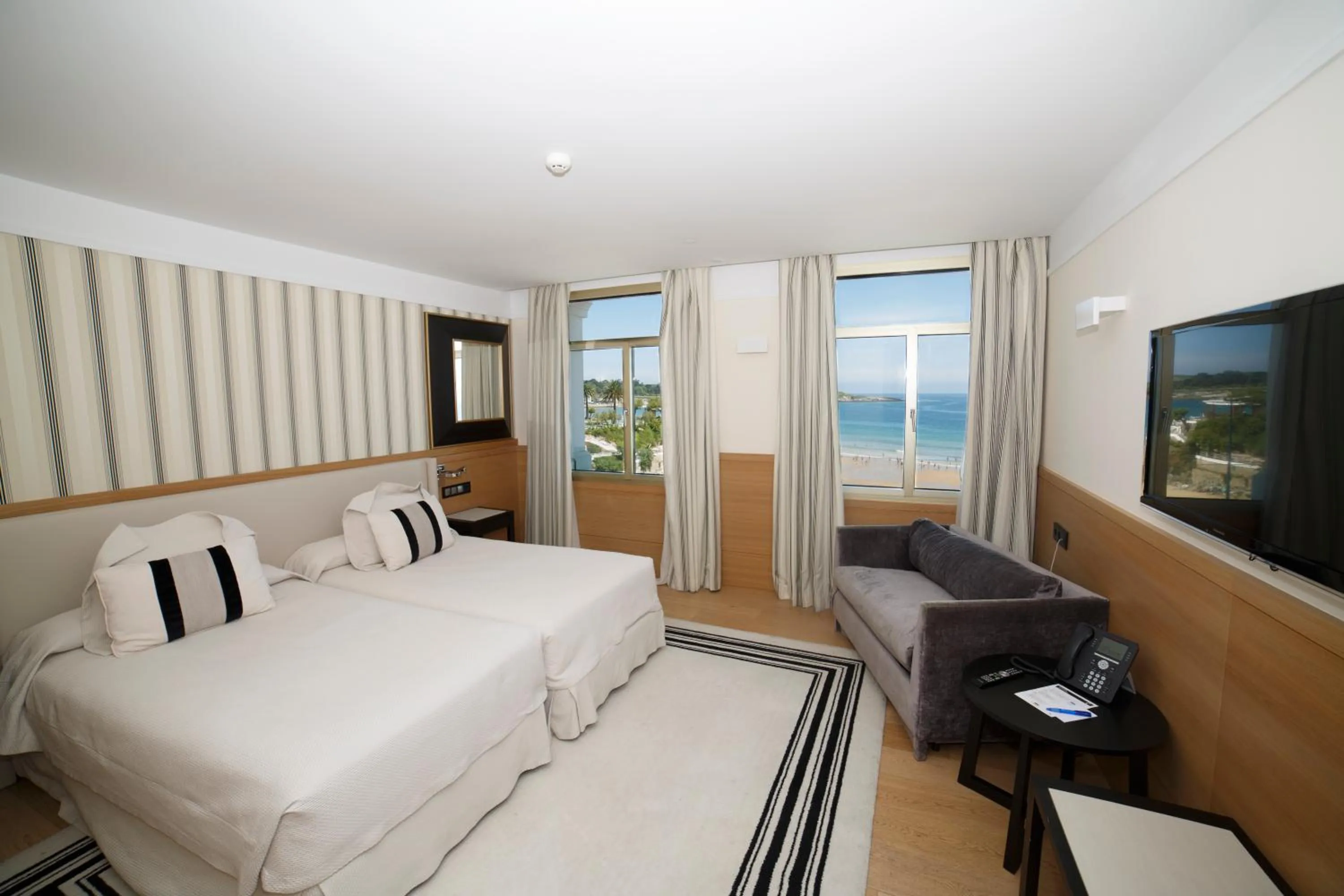 Photo of the whole room, Bed in Gran Hotel Sardinero