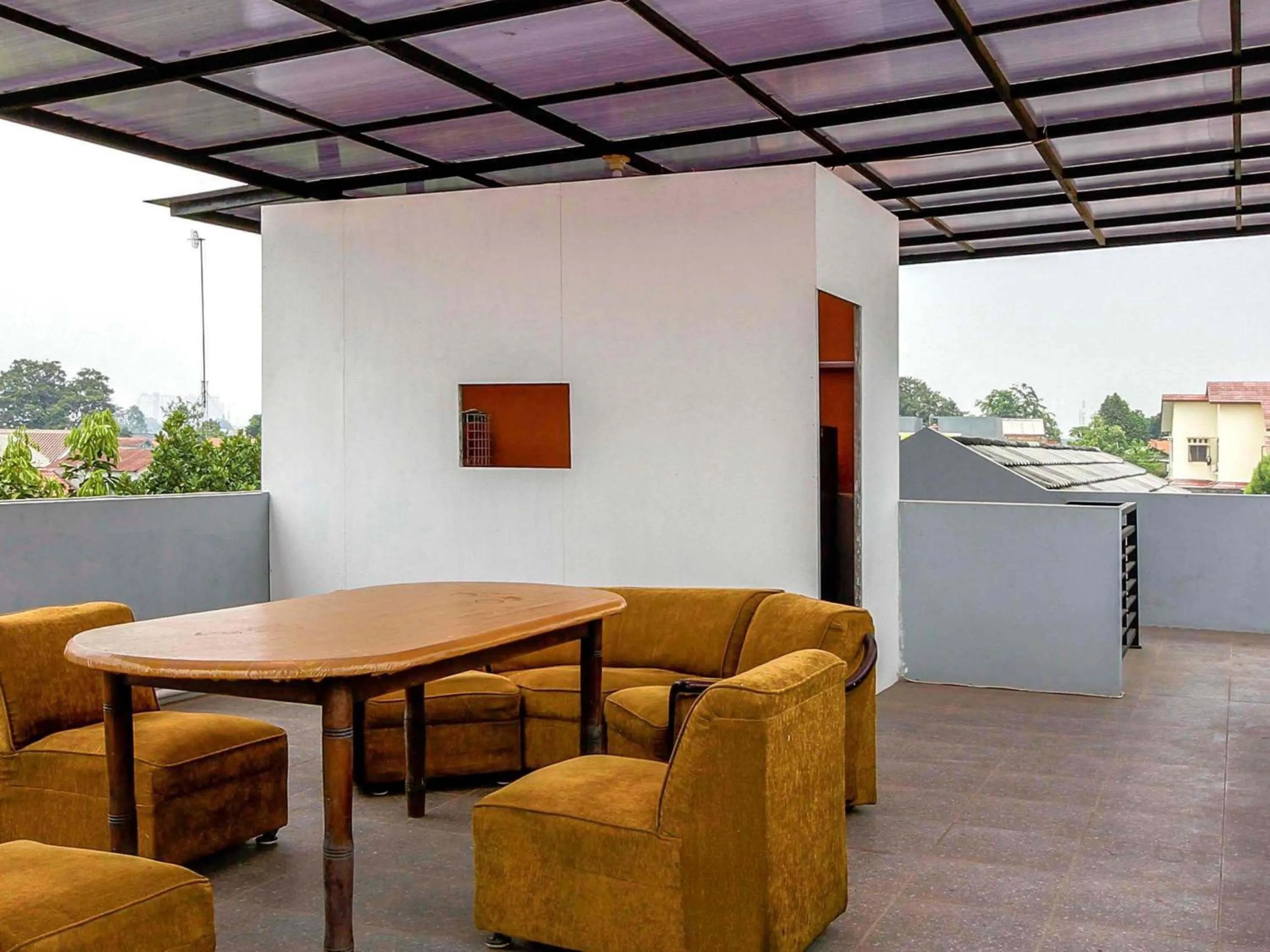 Seating area in RedDoorz @ Jagakarsa 2