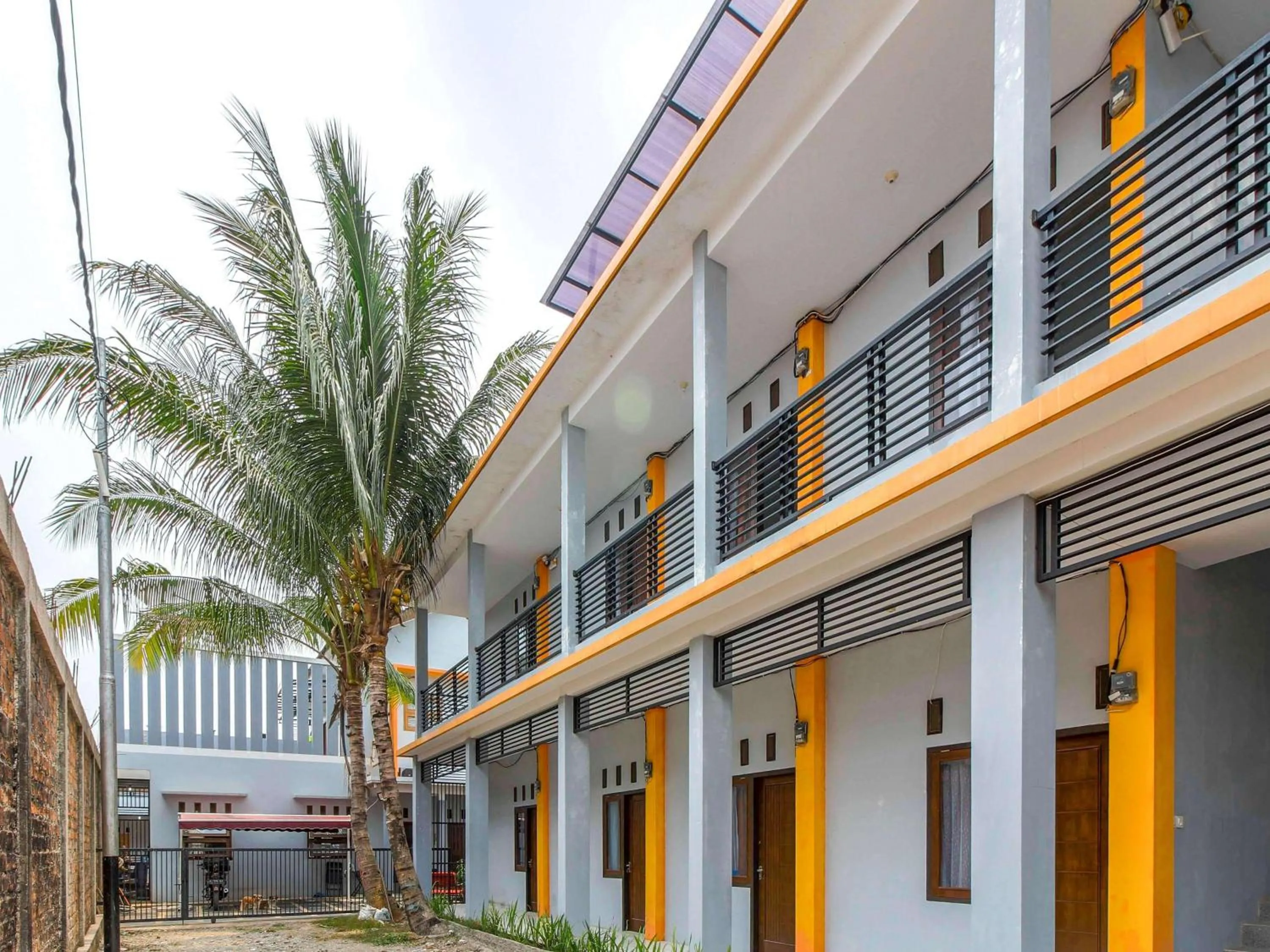 Facade/entrance in RedDoorz @ Jagakarsa 2