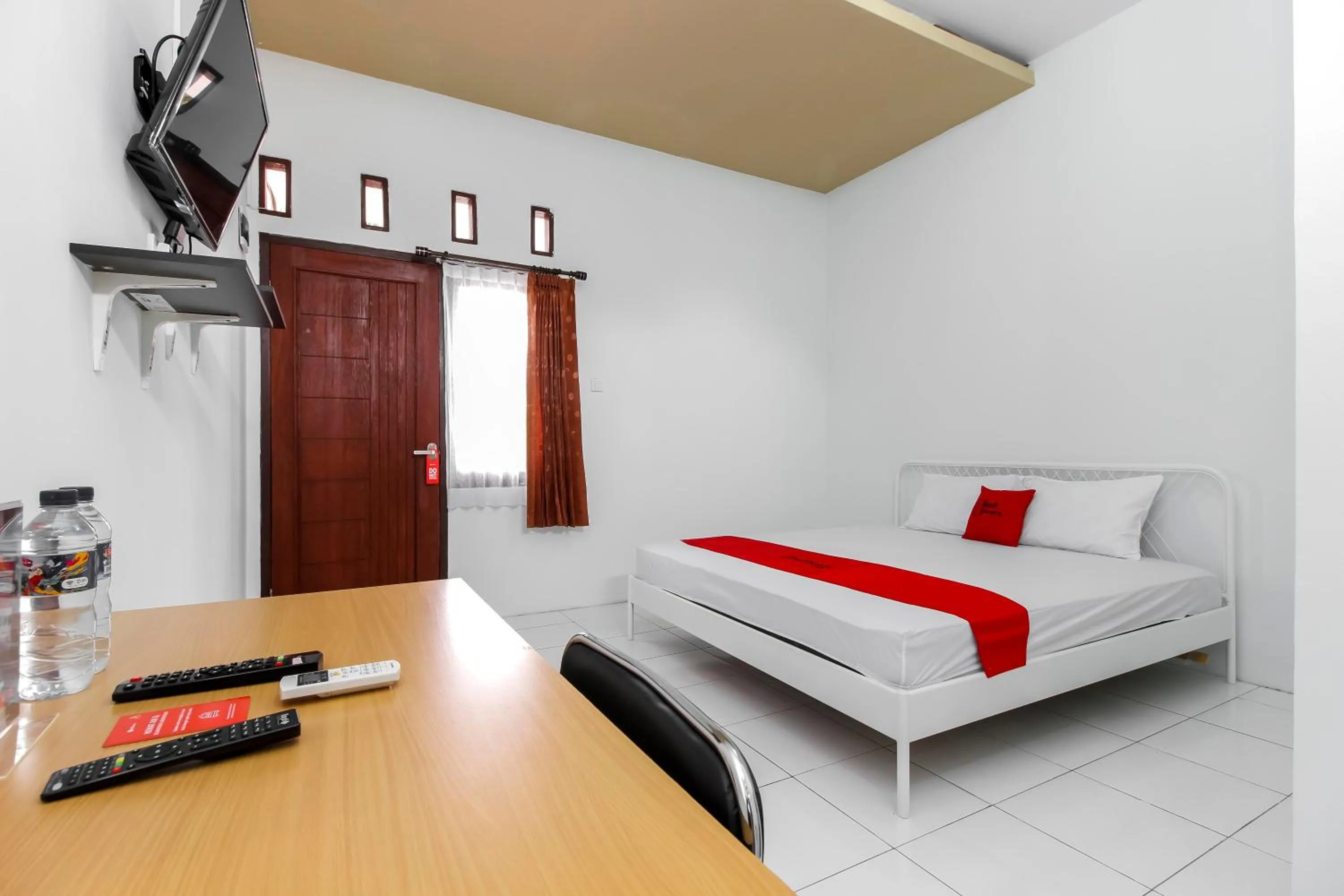 Bedroom, Bed in RedDoorz @ Jagakarsa 2