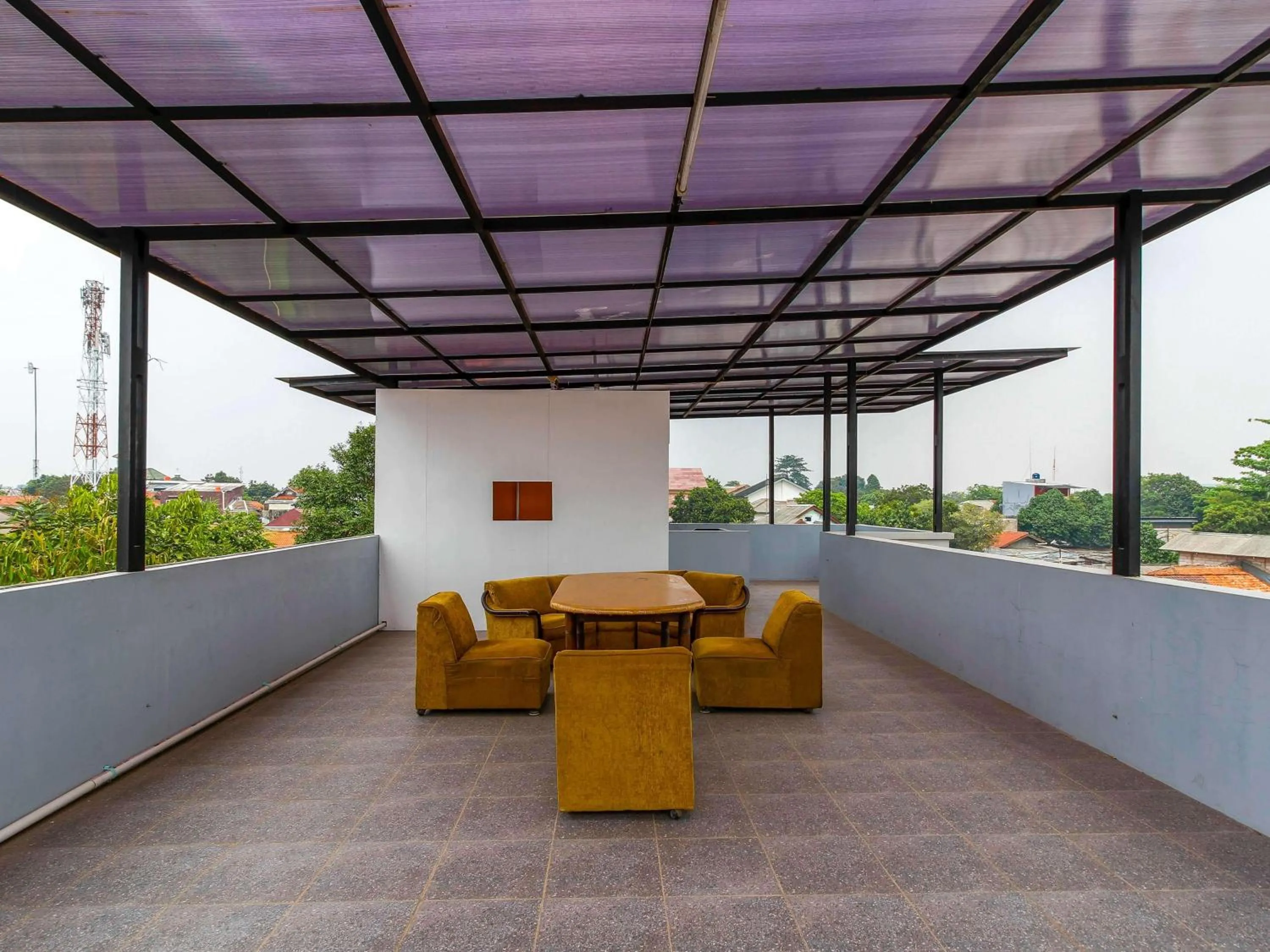 Seating area in RedDoorz @ Jagakarsa 2