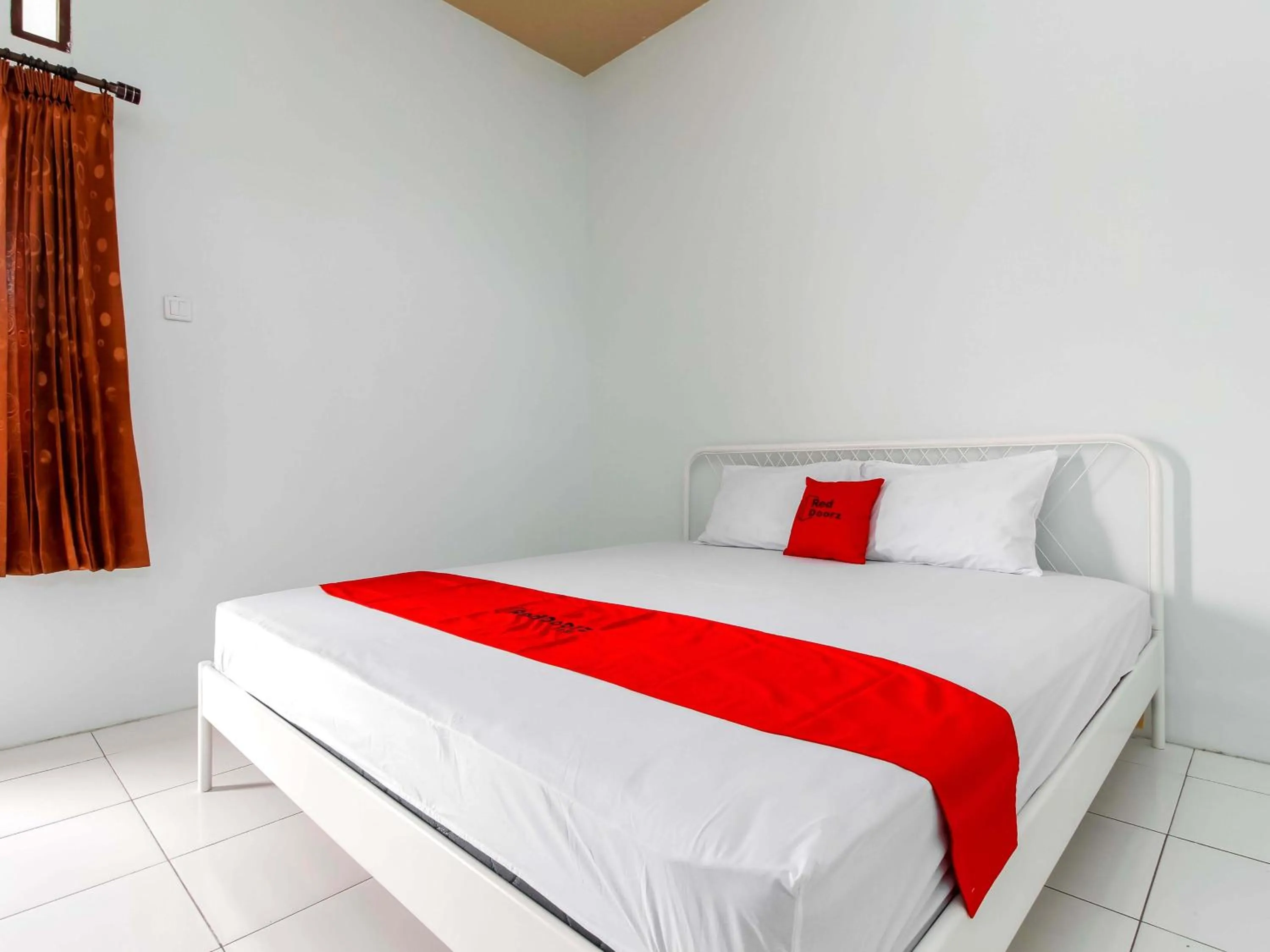 Bedroom, Bed in RedDoorz @ Jagakarsa 2