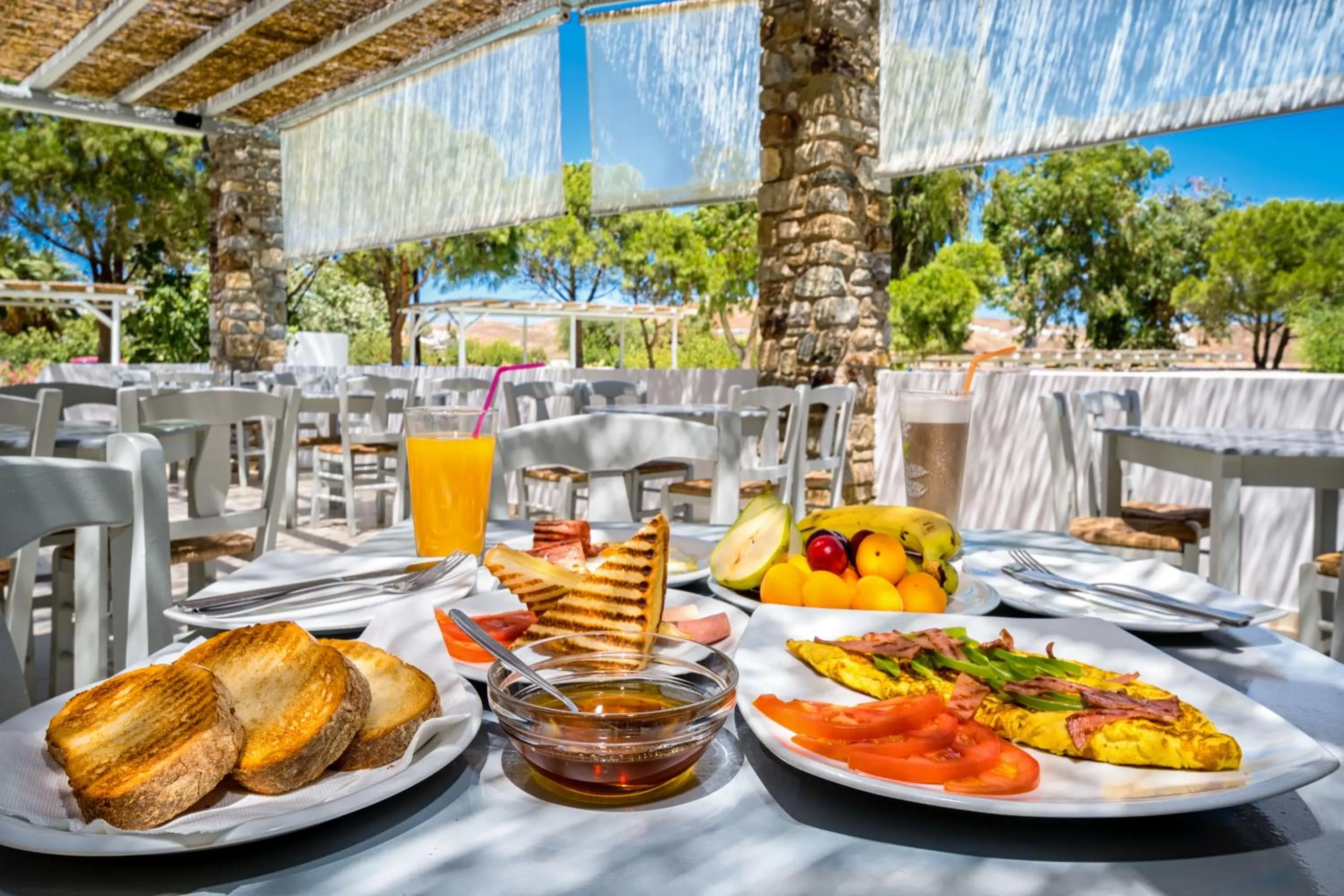 Restaurant/places to eat in Coralli Seaside Resort