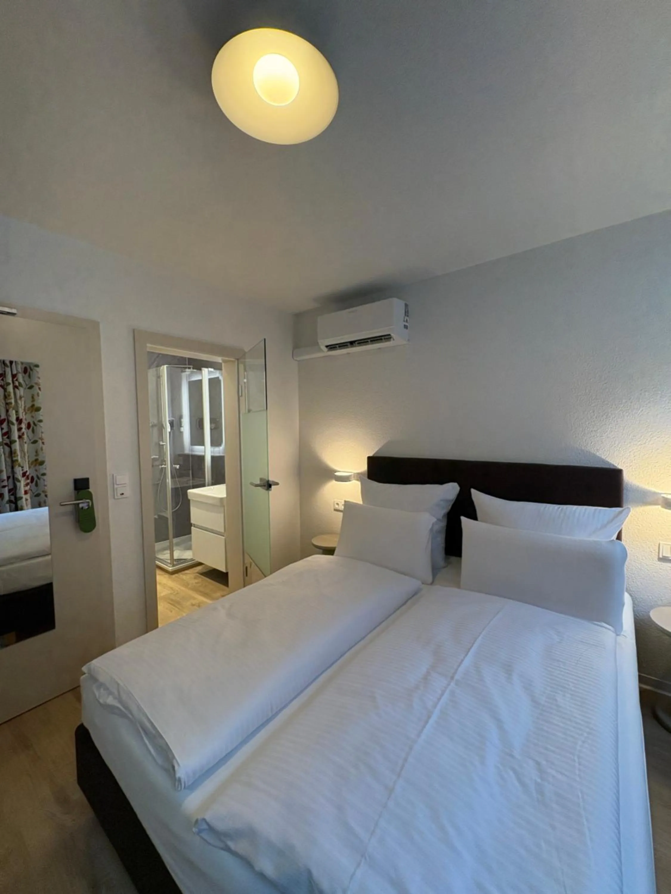 Bed in BC Hotel Bad Kreuznach mit Restaurant Mühlentor