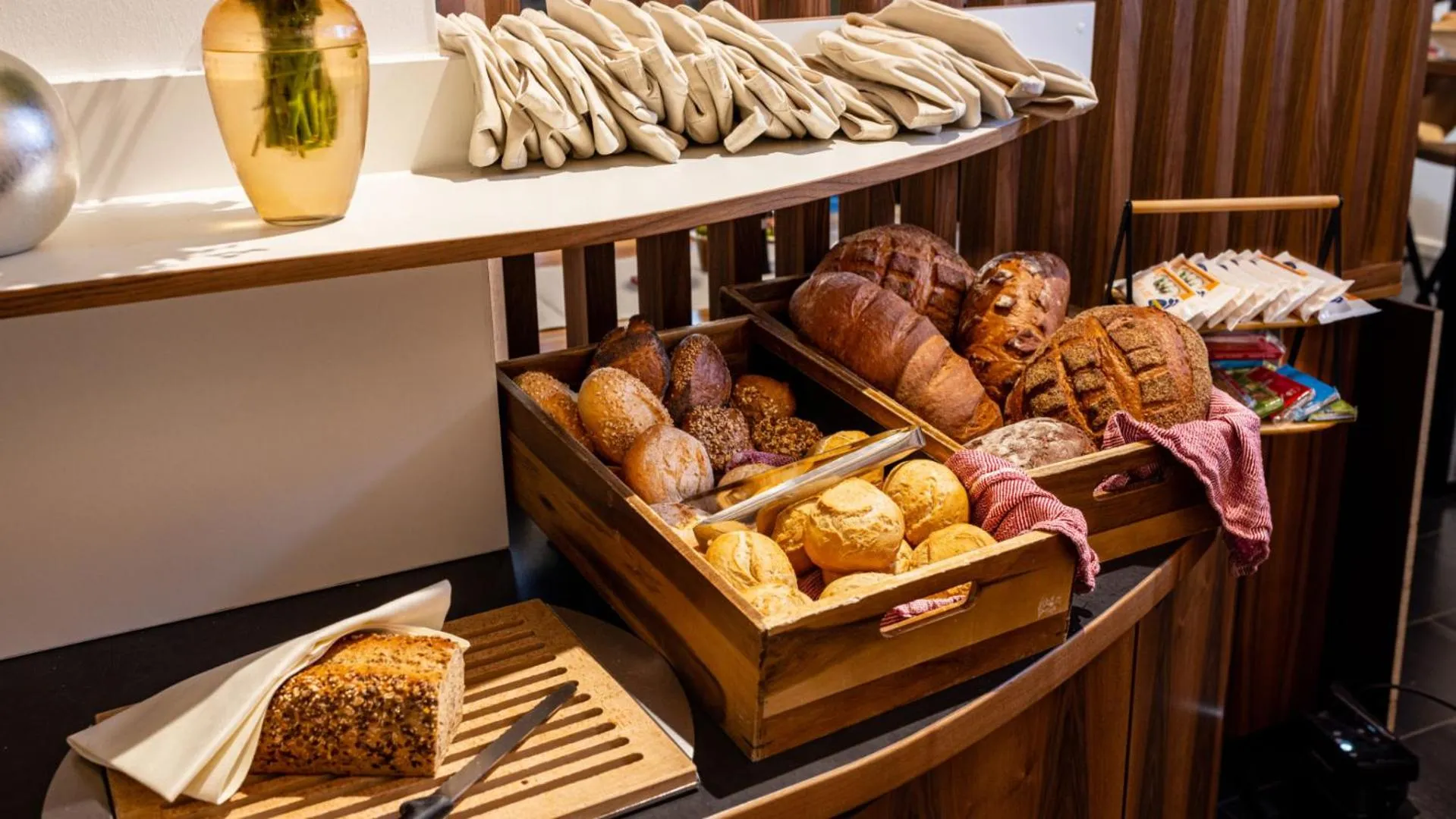 Buffet breakfast in BC Hotel Bad Kreuznach mit Restaurant Mühlentor