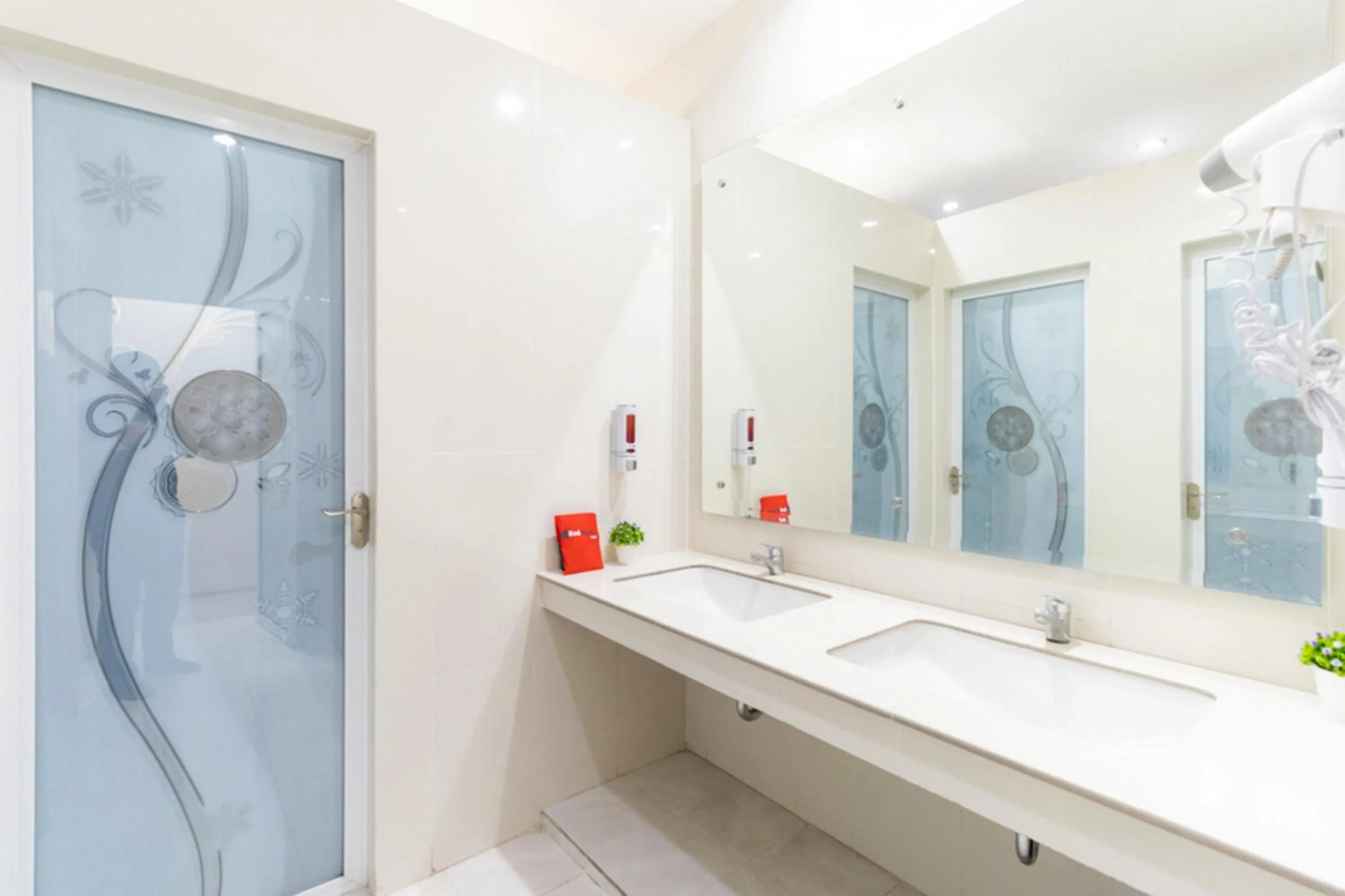 RedDoorz Hostel @ Capsule Inn Medan