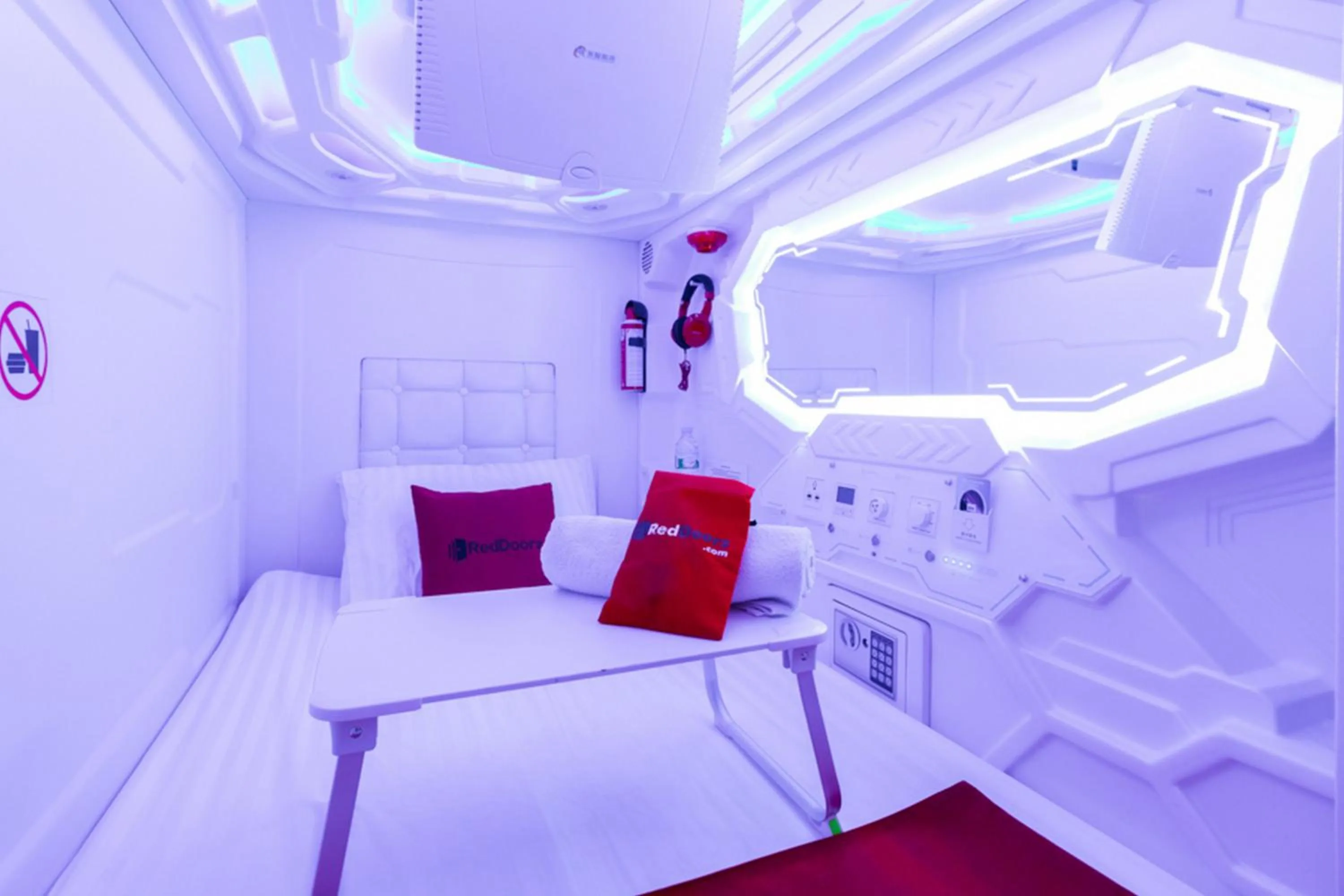 Bed in RedDoorz Hostel @ Capsule Inn Medan