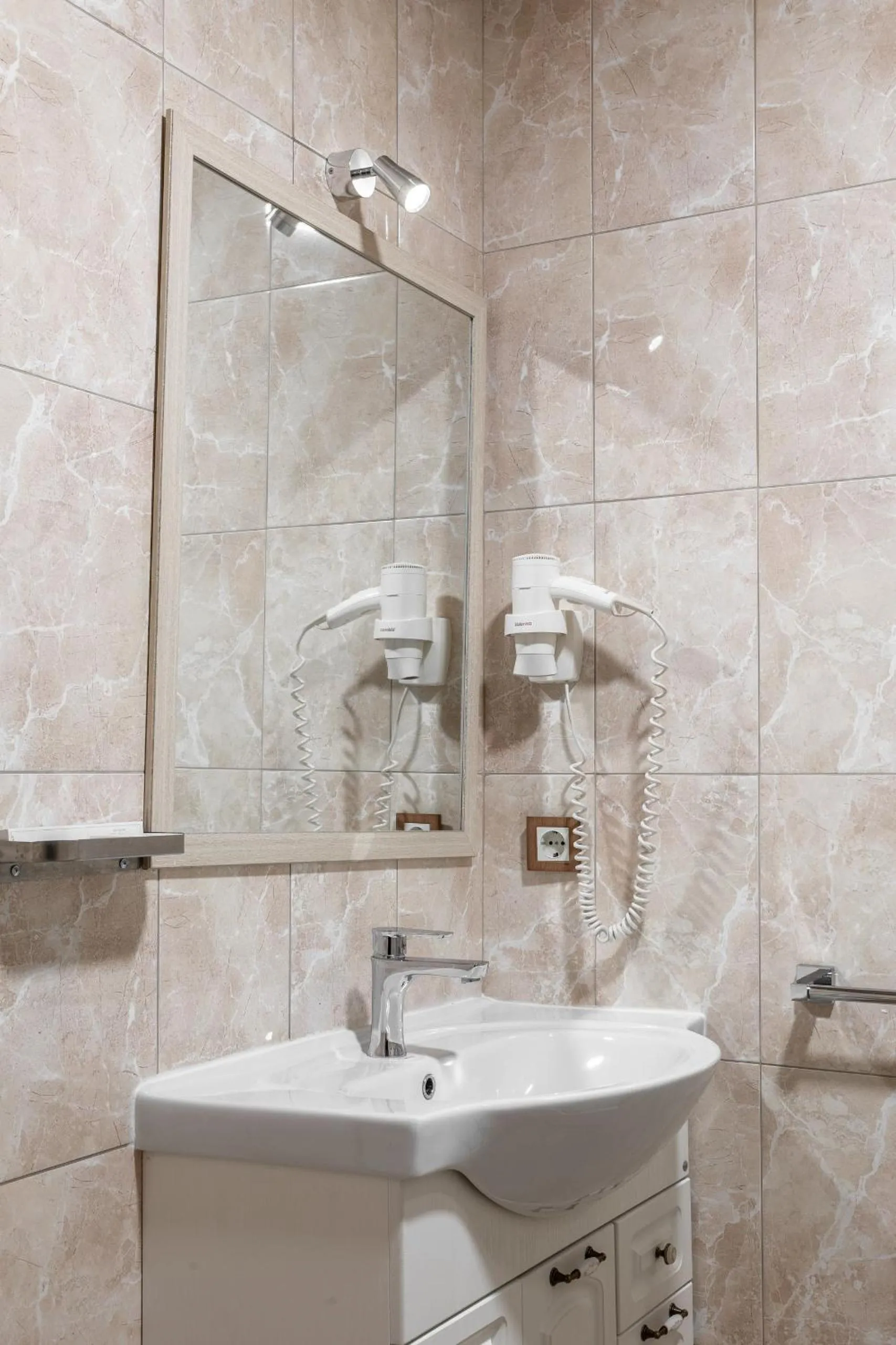 Shower in Sacvoyage Hotel