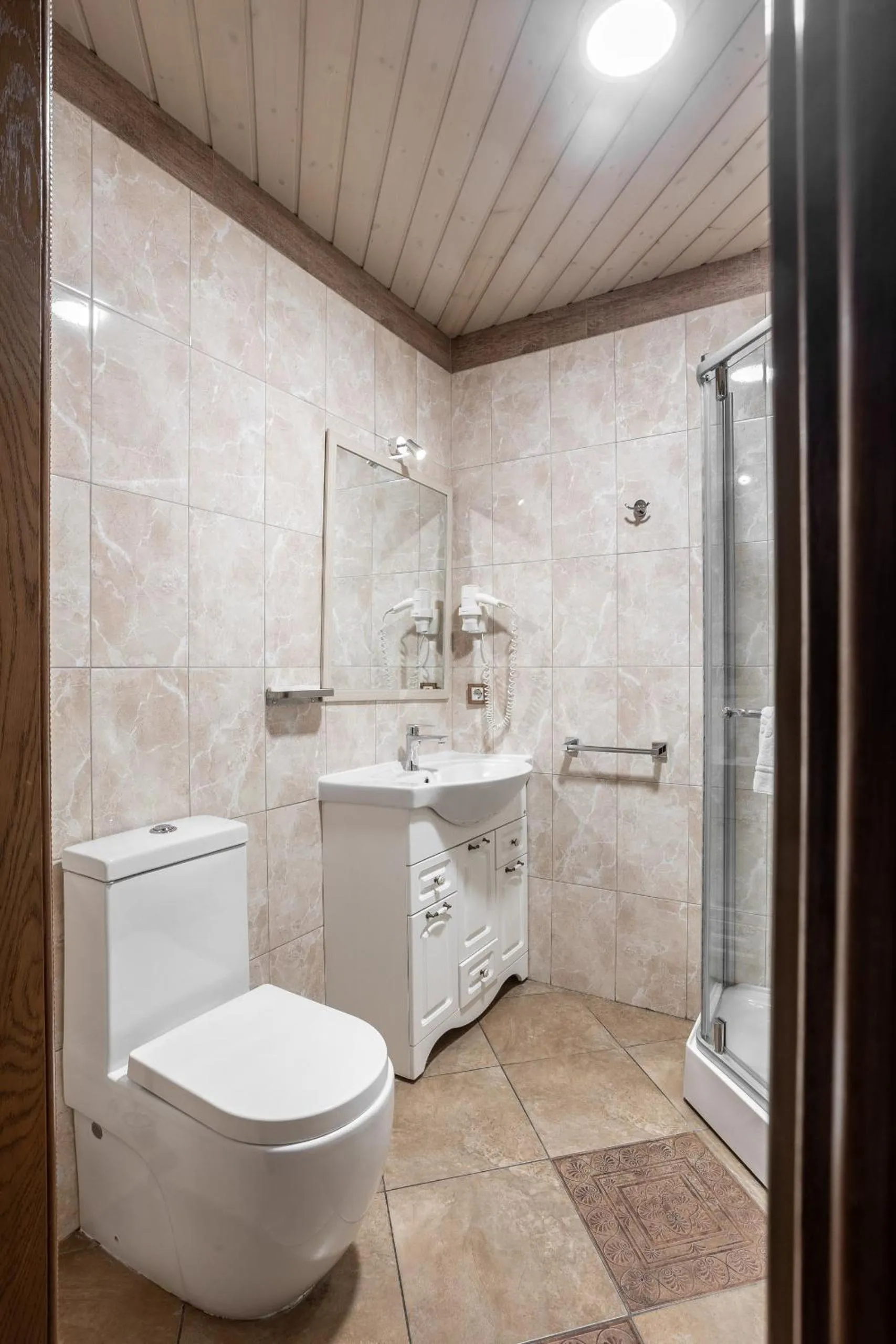 Toilet in Sacvoyage Hotel