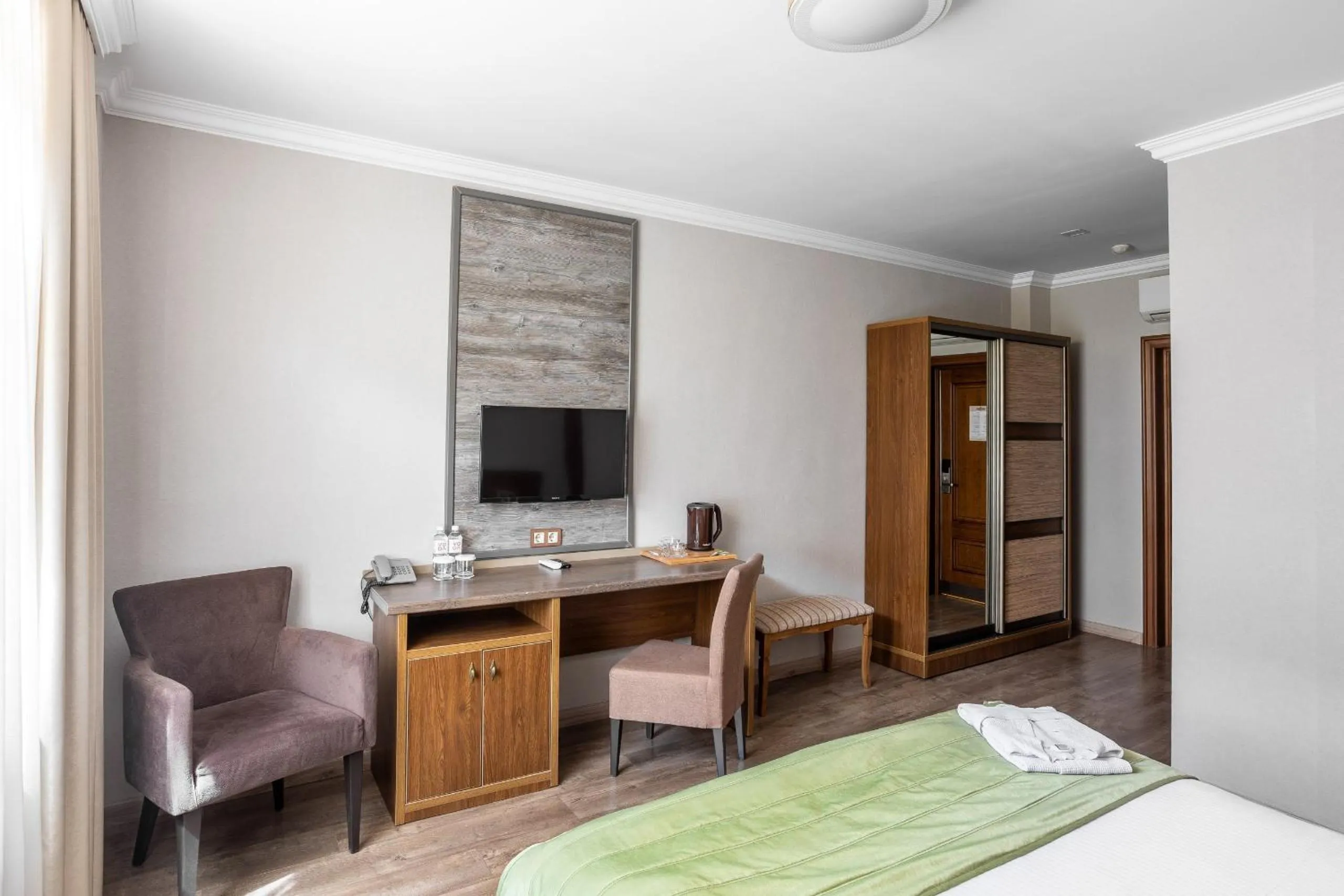 Photo of the whole room, Bed in Sacvoyage Hotel