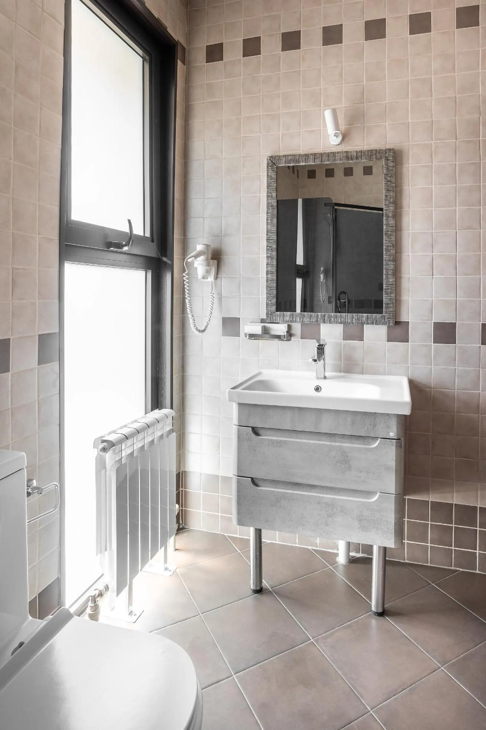 Toilet in Sacvoyage Hotel