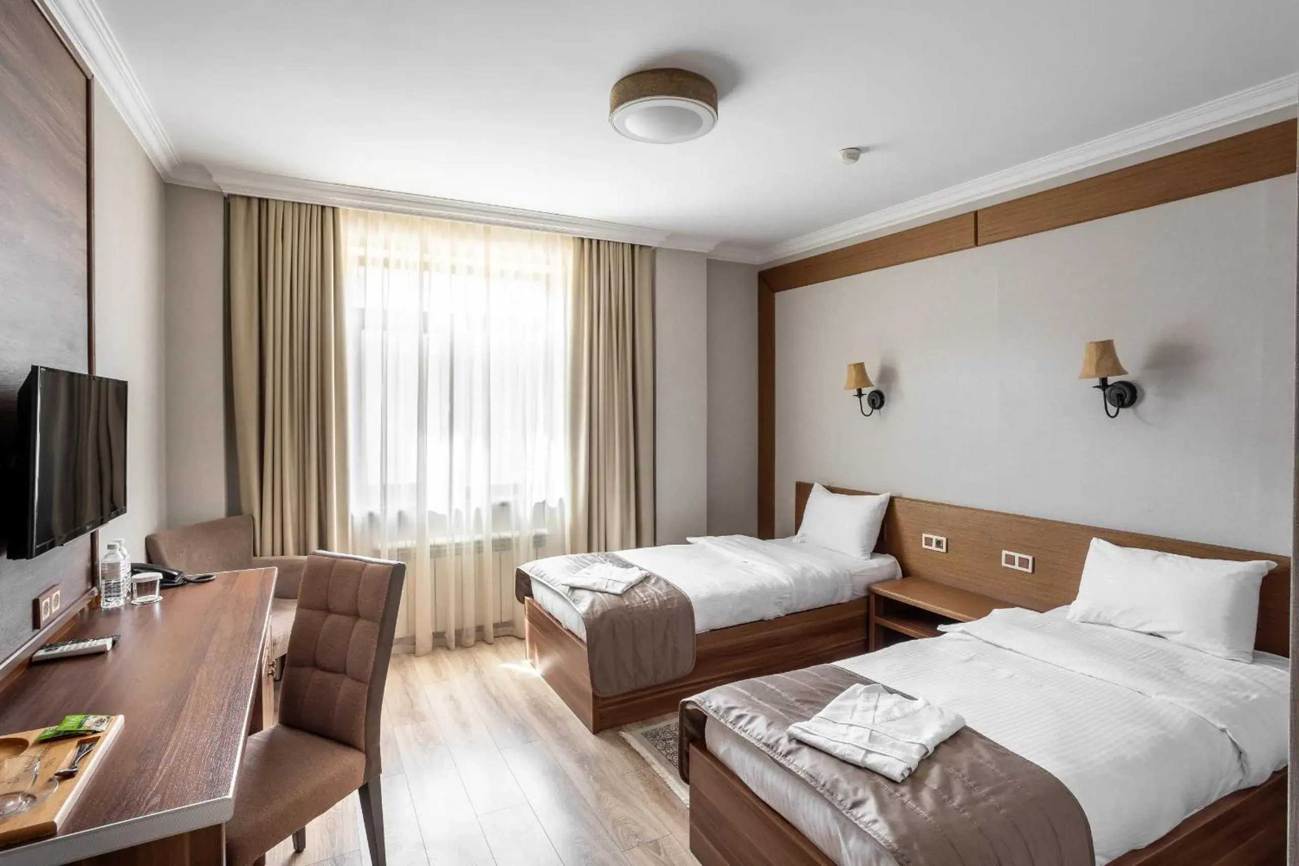 Twin Room with Shower in Sacvoyage Hotel Twin Room with Shower in Sacvoyage Hotel