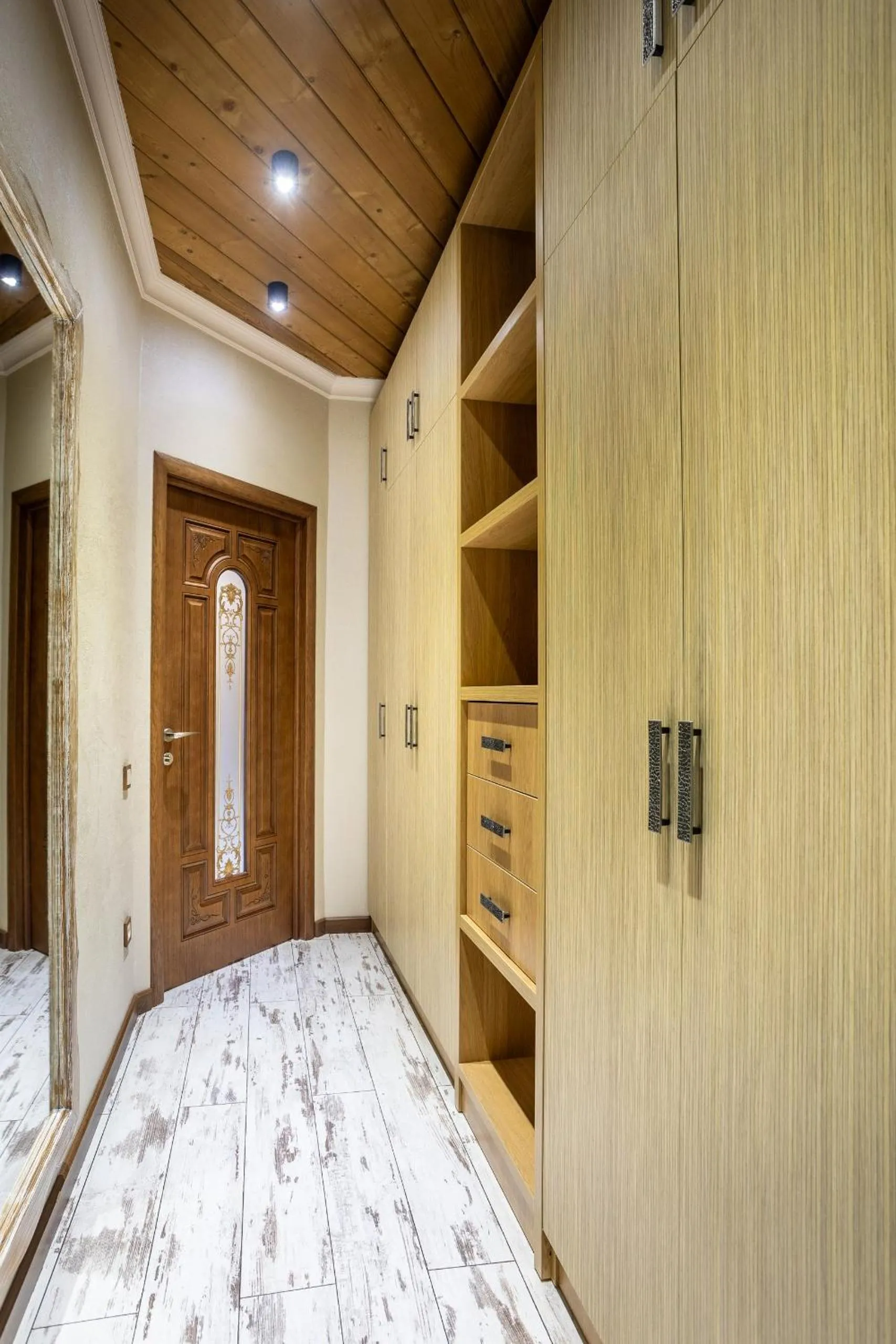 wardrobe, Bed in Sacvoyage Hotel