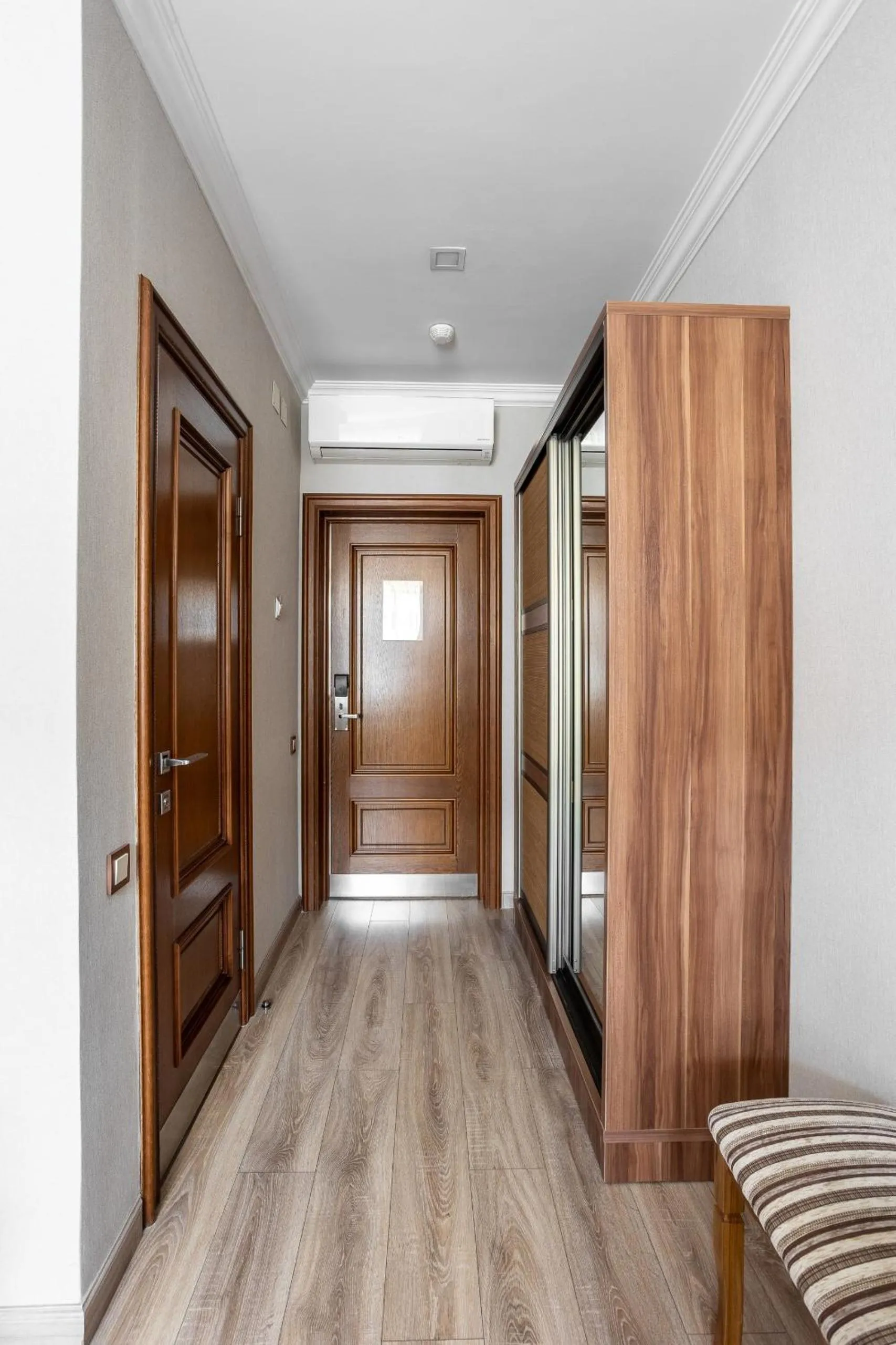 wardrobe in Sacvoyage Hotel