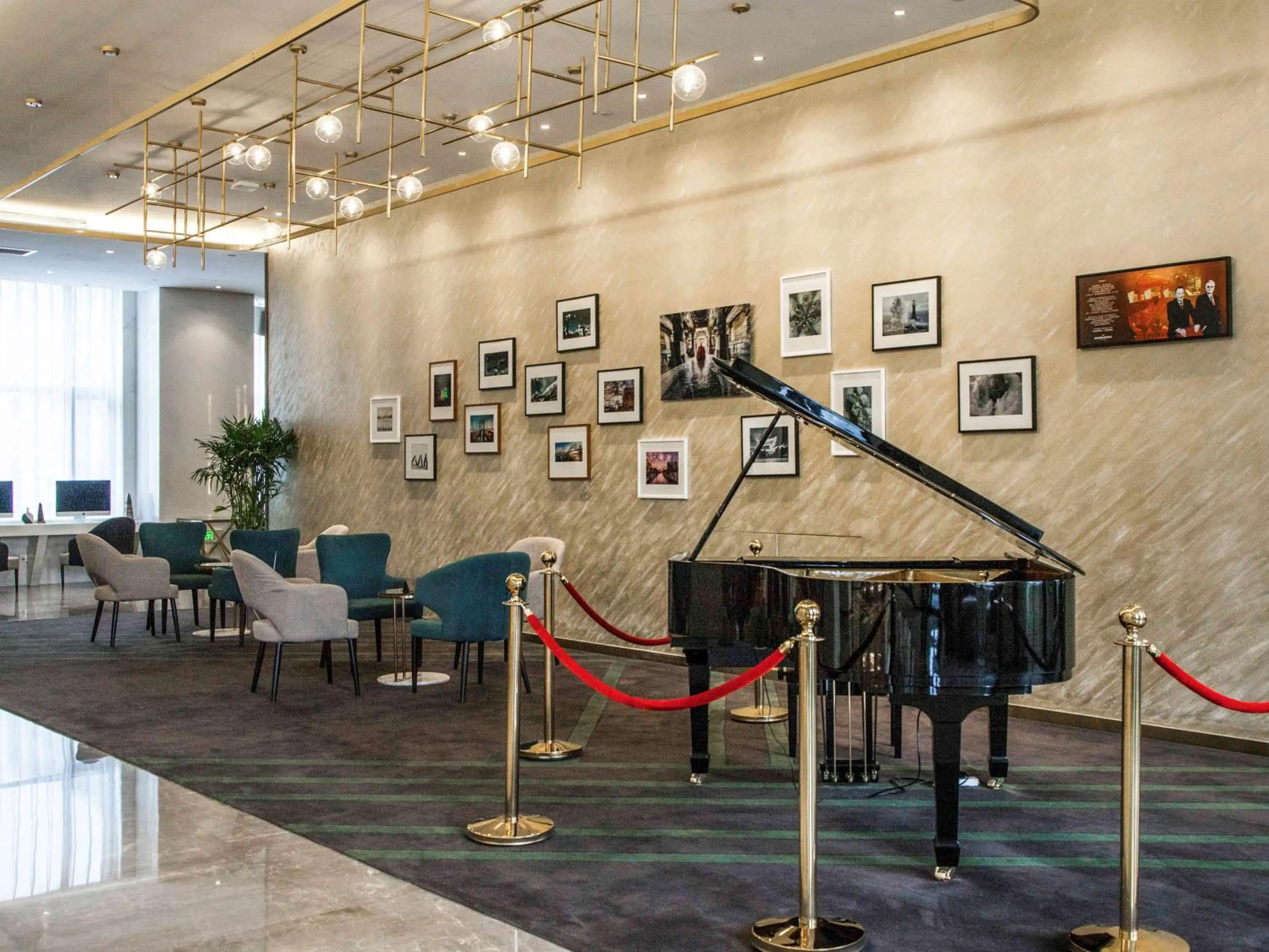 Lounge or bar in Mercure Harbin Songbei