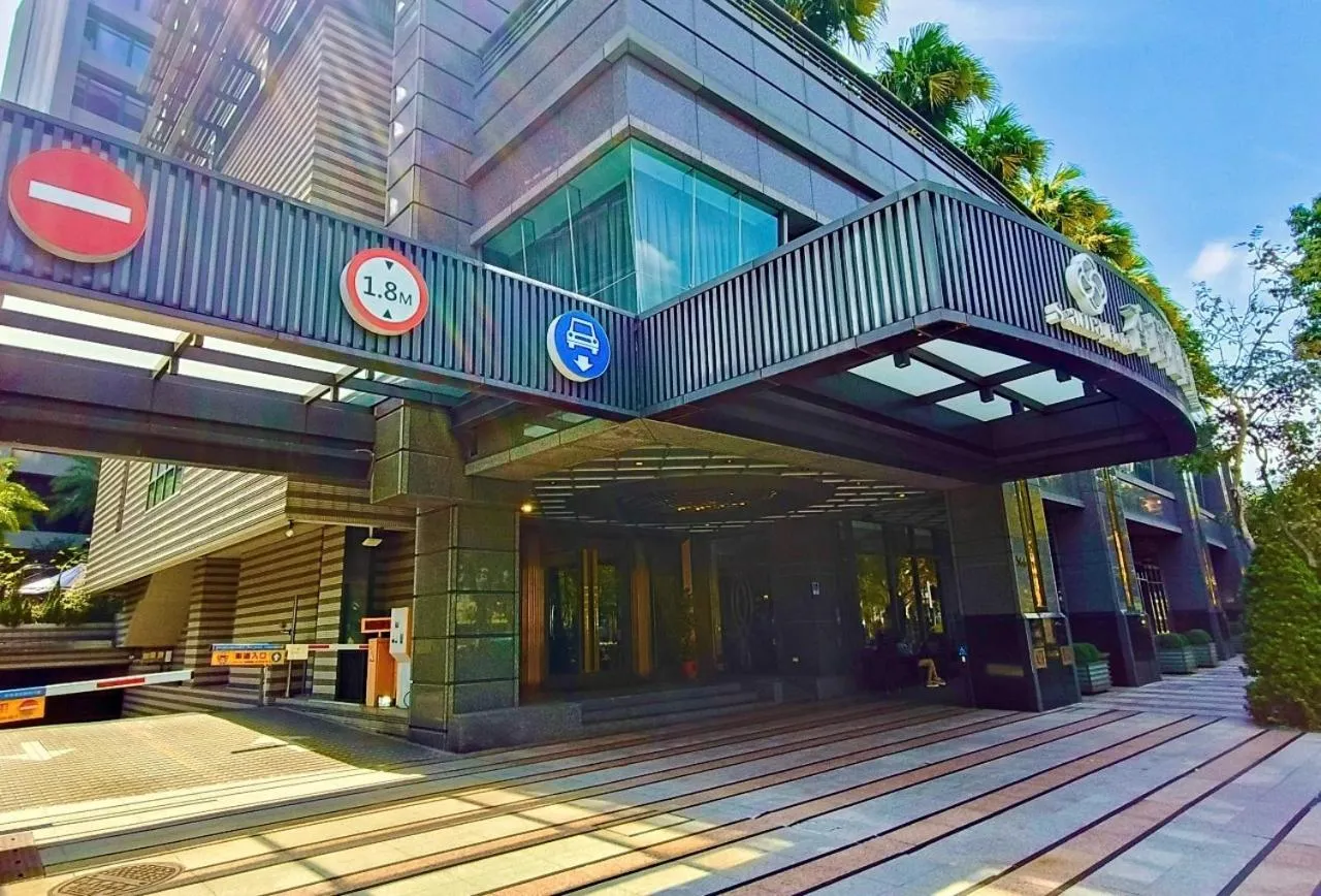 Parking in S Aura Hotel