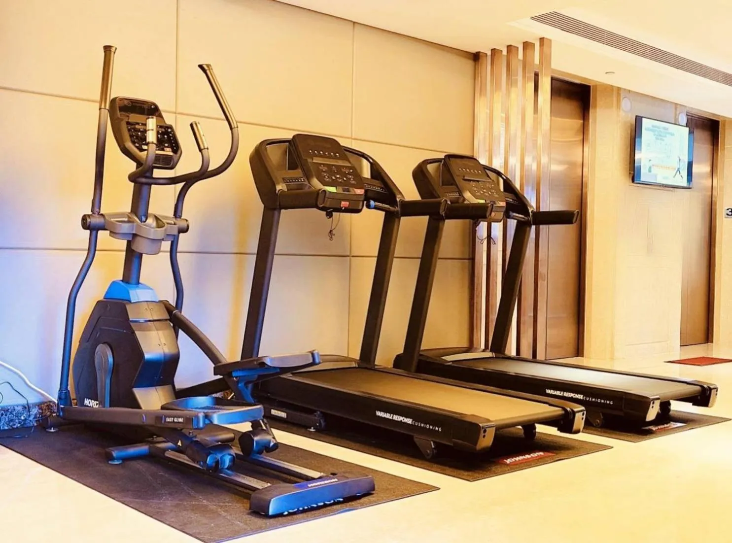Fitness centre/facilities in S Aura Hotel
