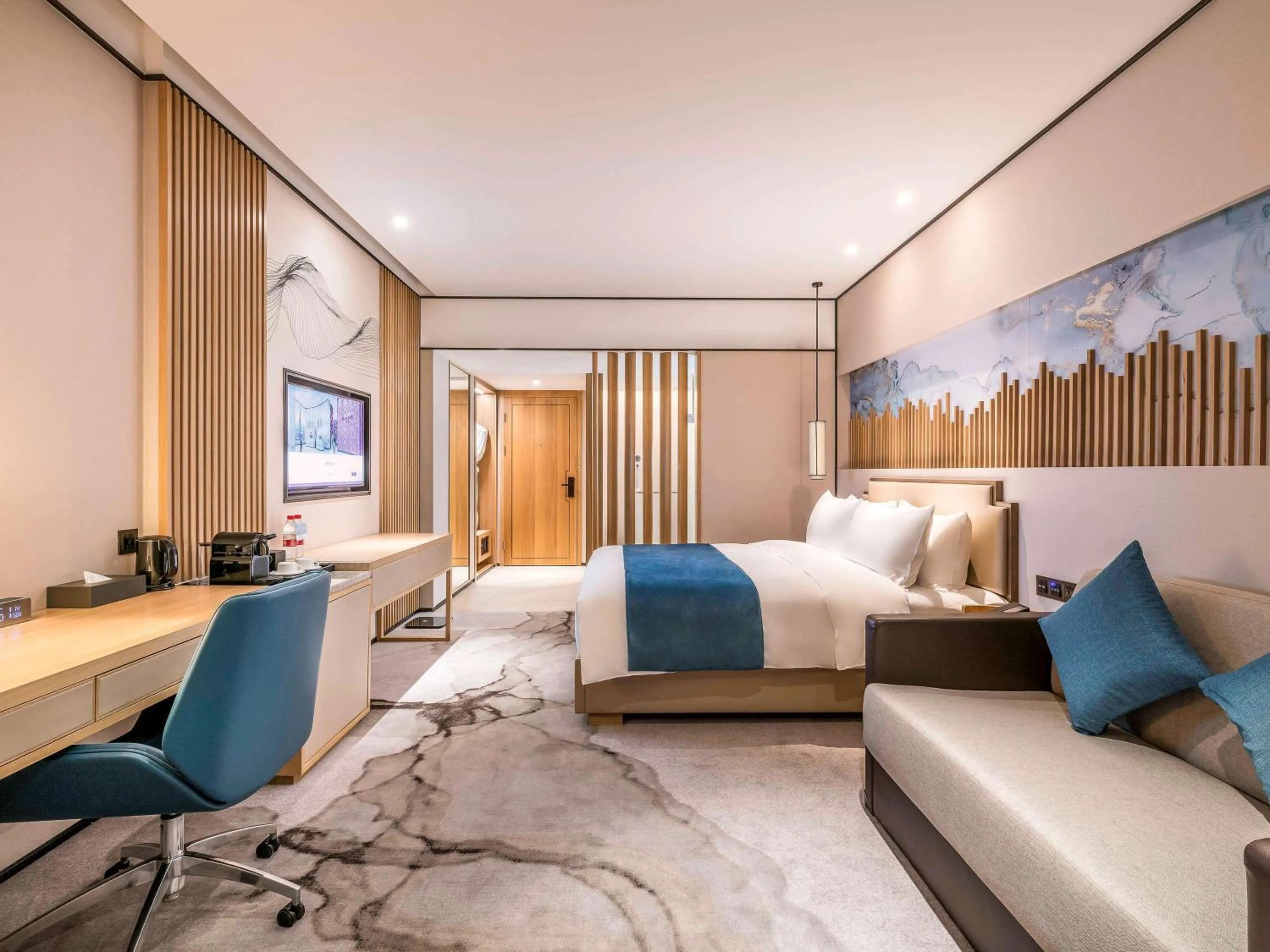 Photo of the whole room, Bed in Mercure Chengdu Huapaifang