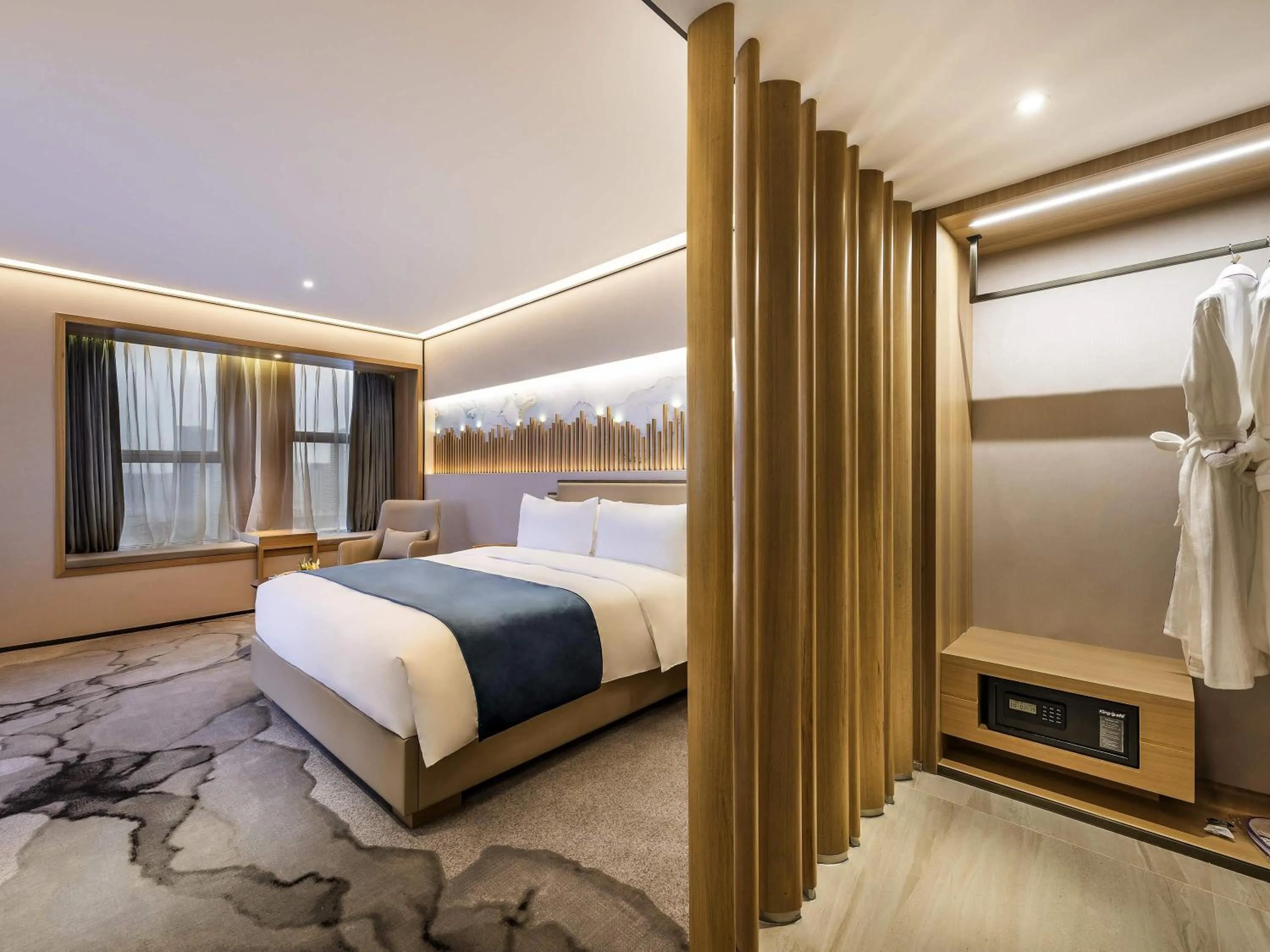 Bedroom, Bed in Mercure Chengdu Huapaifang