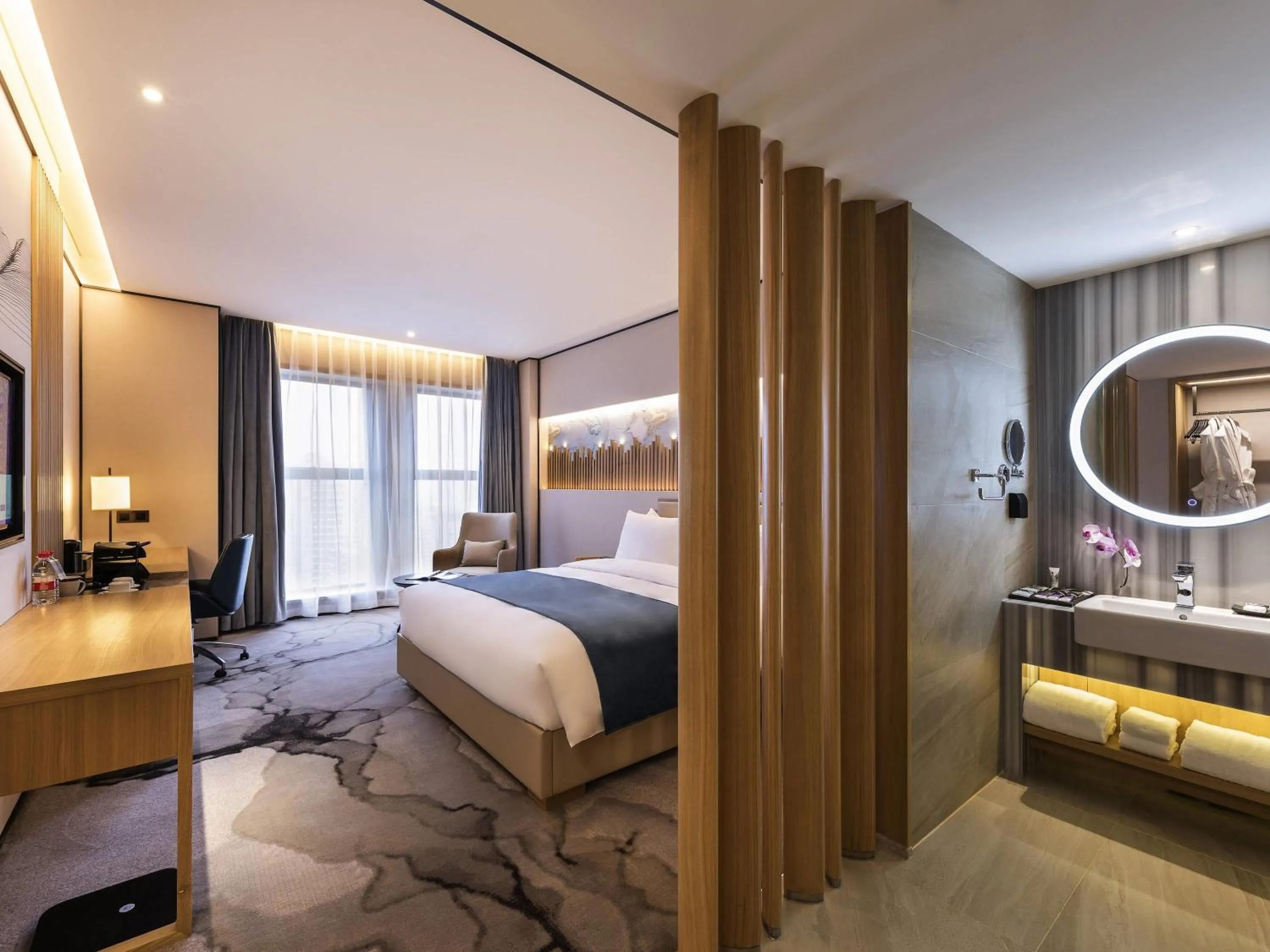 Bedroom, Bed in Mercure Chengdu Huapaifang