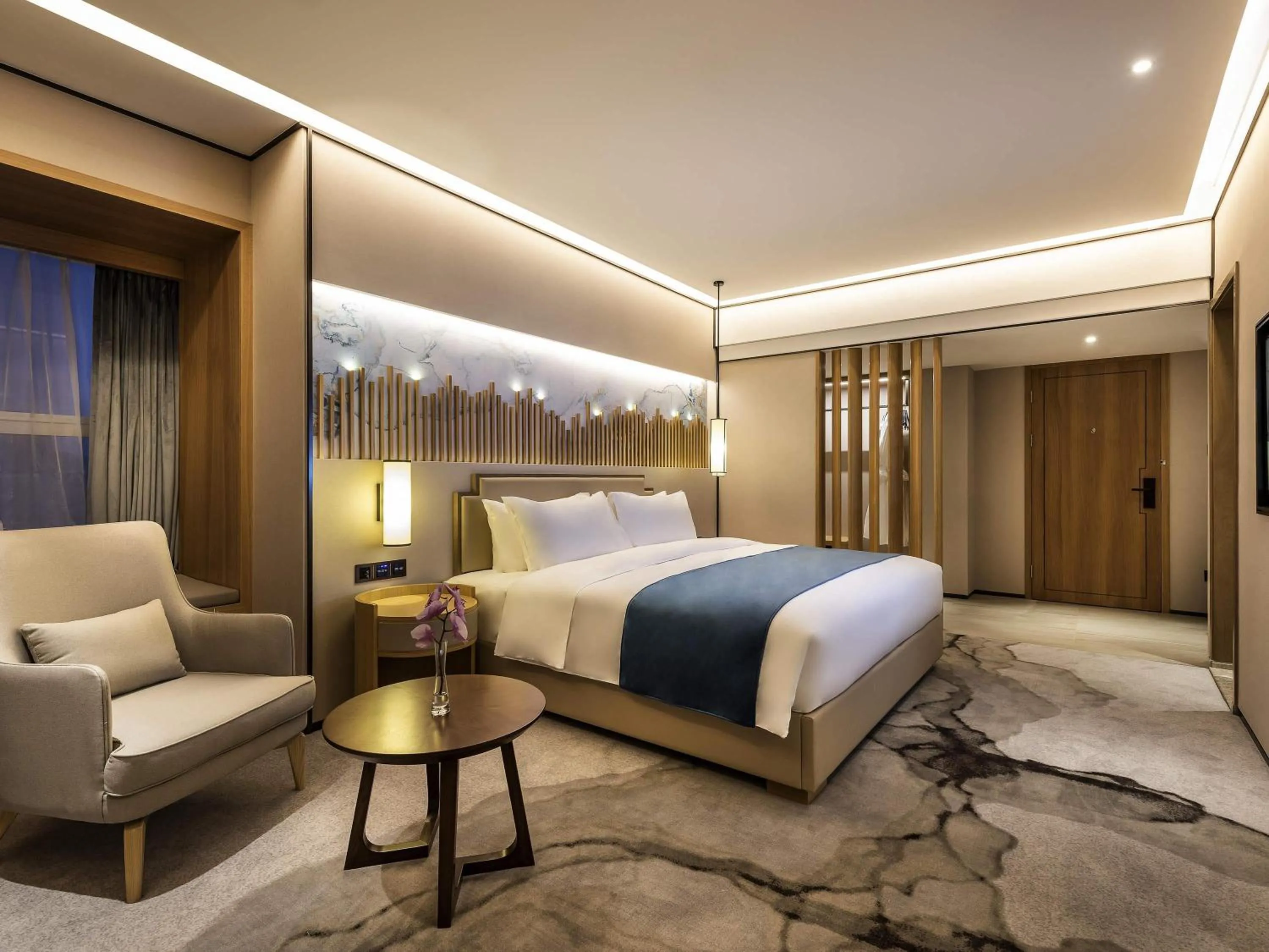 Bedroom, Bed in Mercure Chengdu Huapaifang