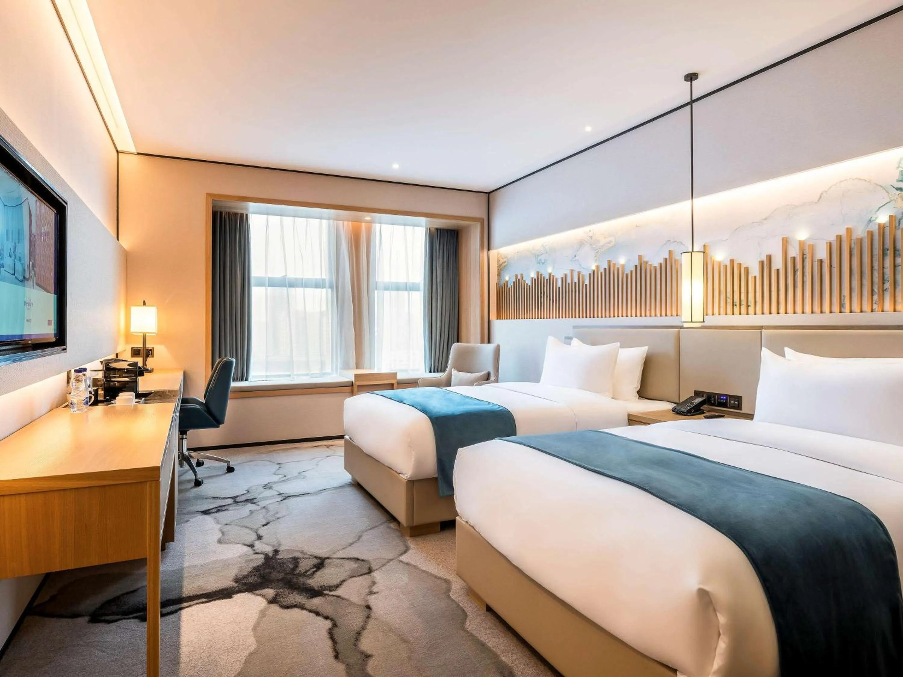 Photo of the whole room, Bed in Mercure Chengdu Huapaifang