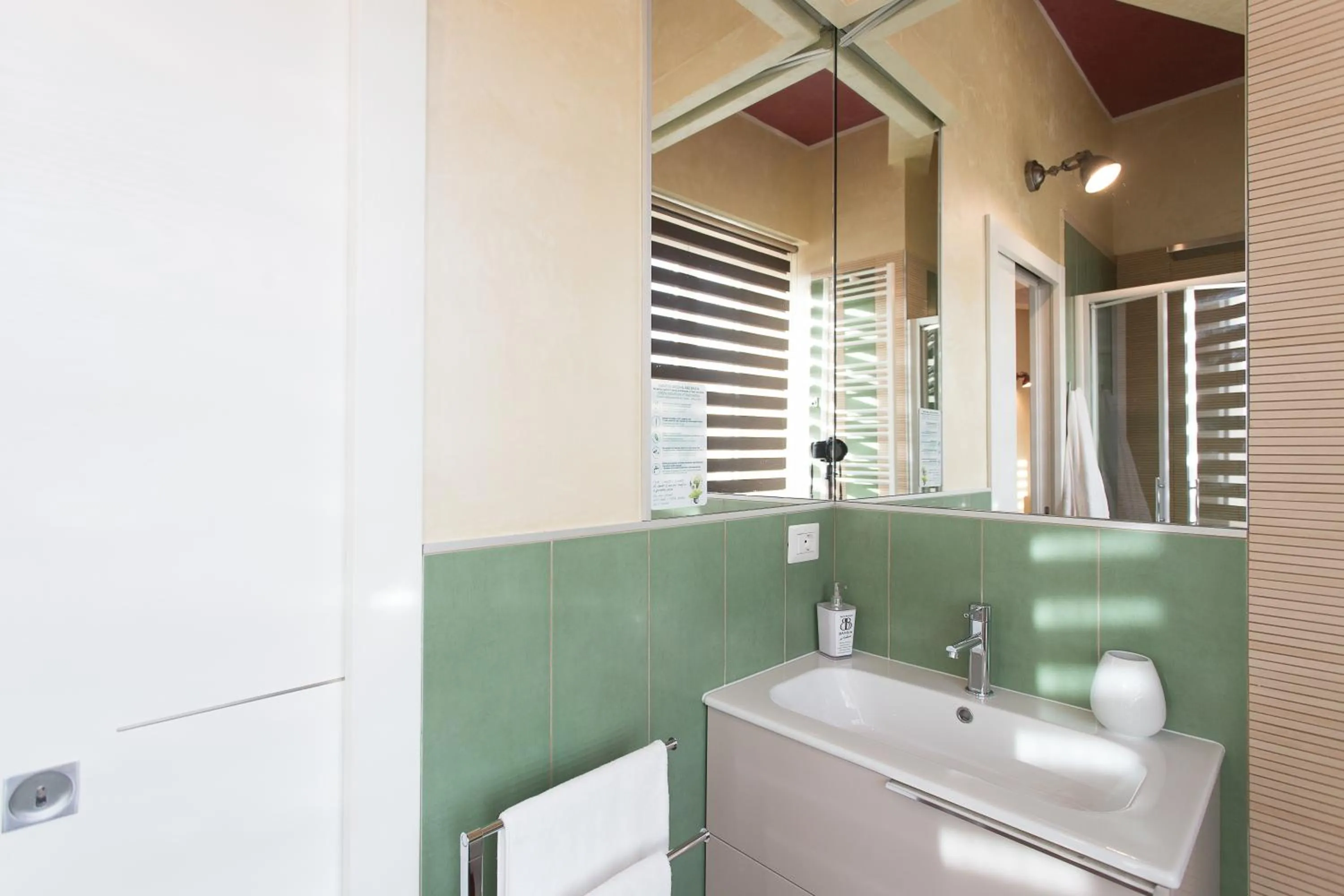 Bathroom in BB SAVOIA Affittacamere