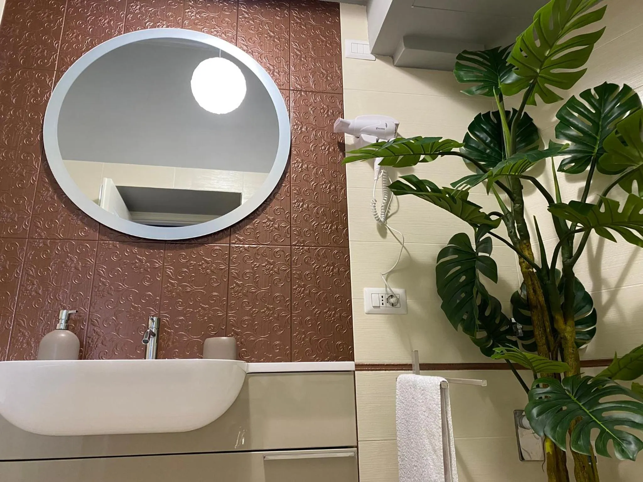 Bathroom in BB SAVOIA Affittacamere