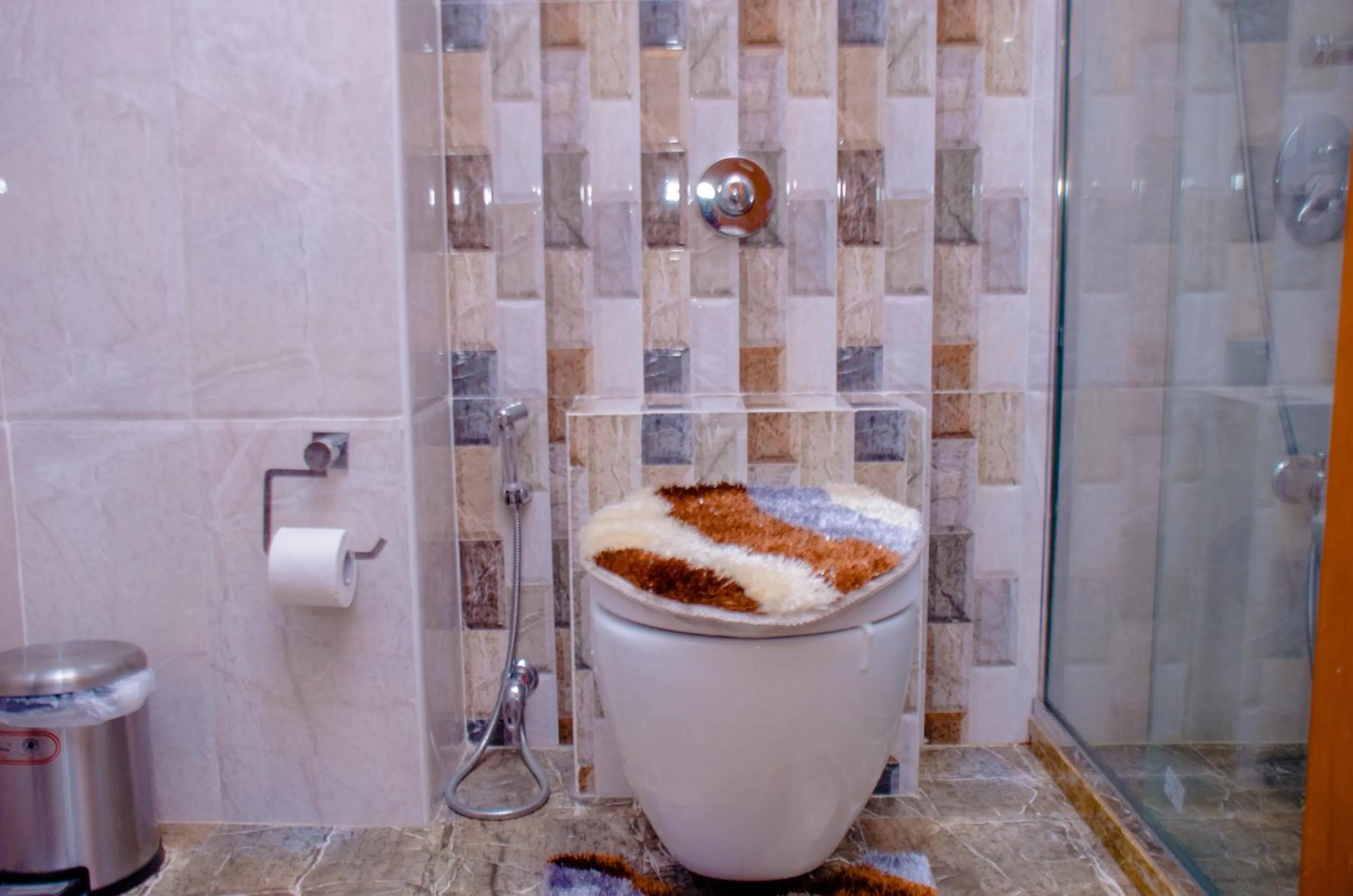 Toilet in HOTEL PLATINUM