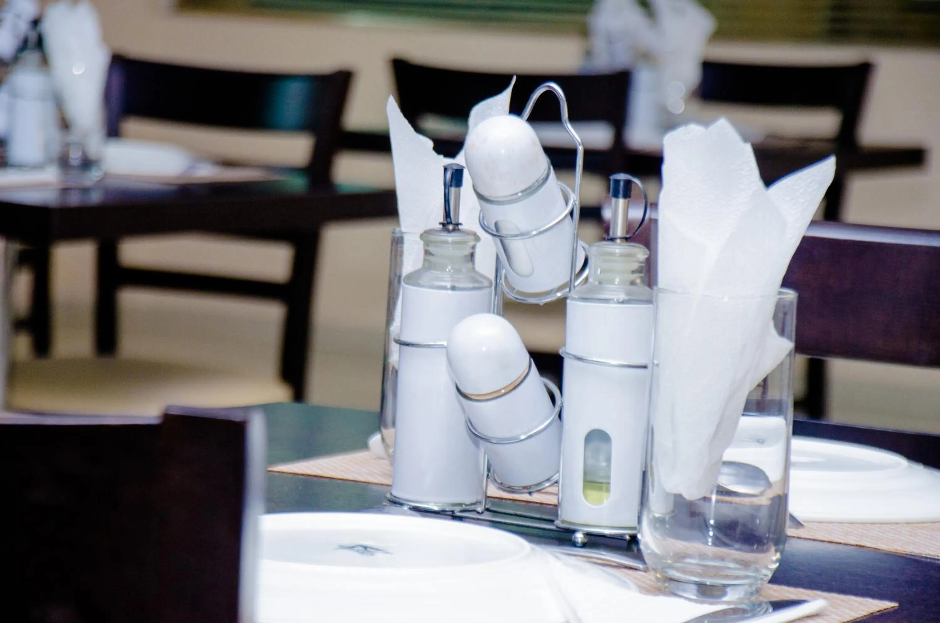 Restaurant/places to eat in HOTEL PLATINUM