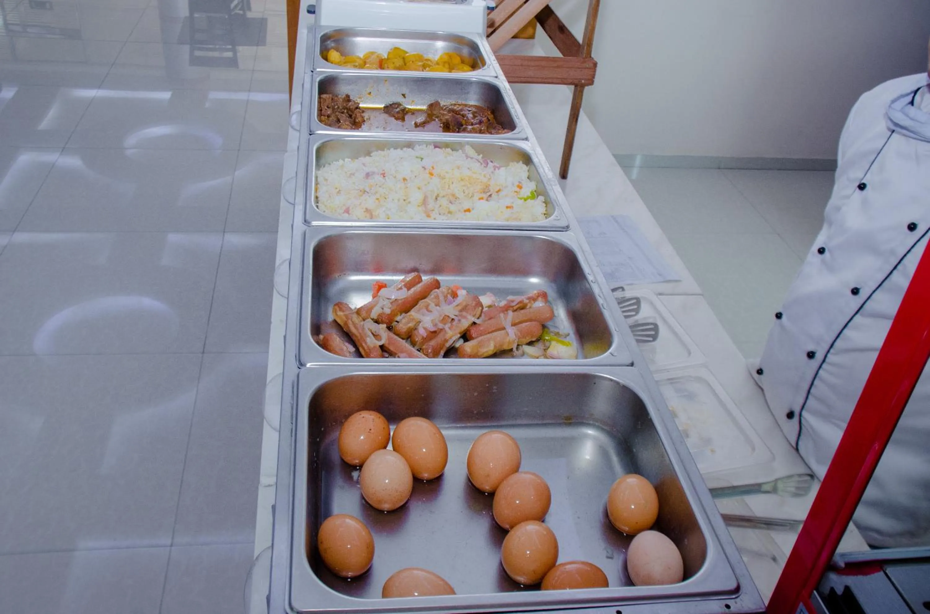 Breakfast in HOTEL PLATINUM