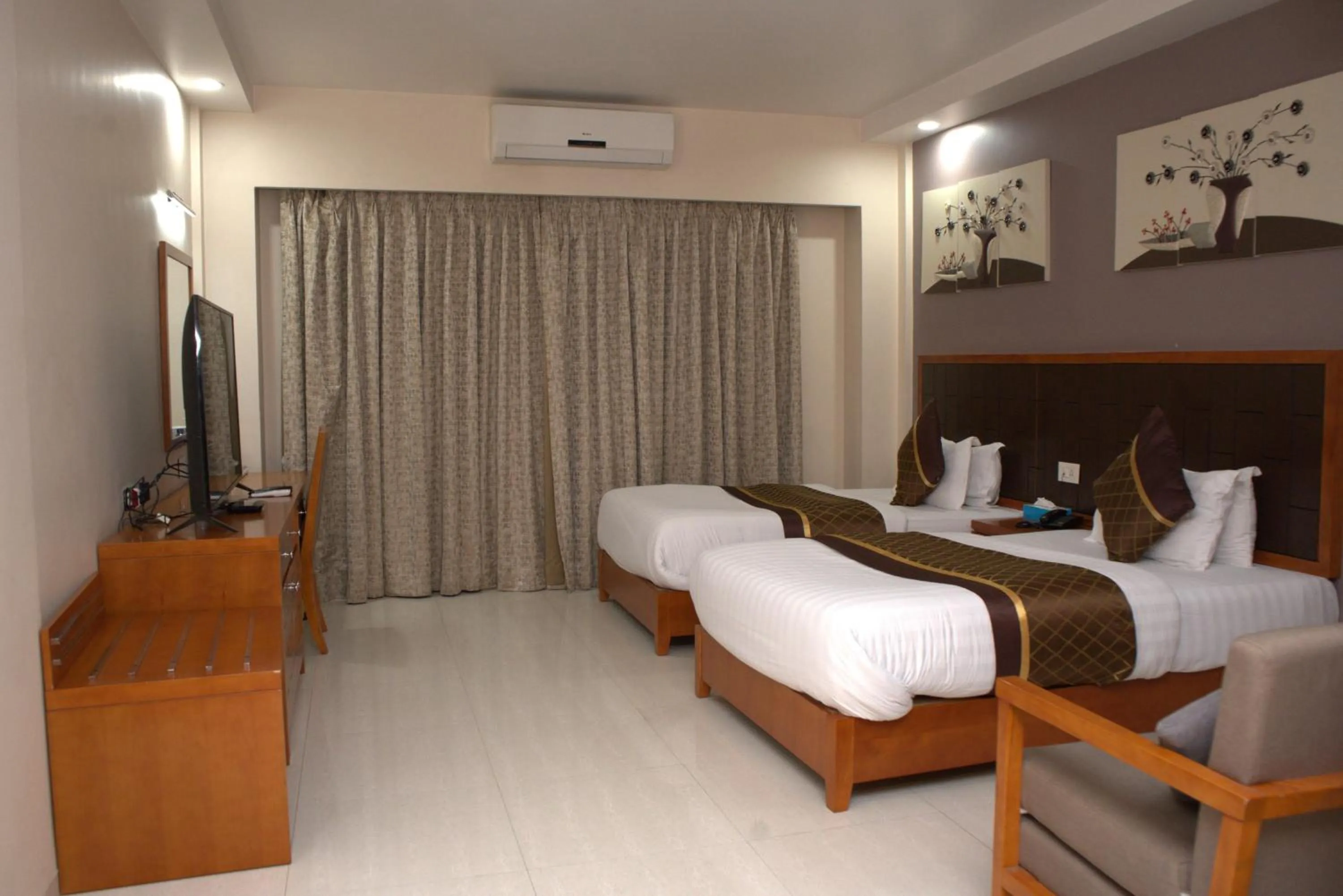 Bedroom, Bed in HOTEL PLATINUM