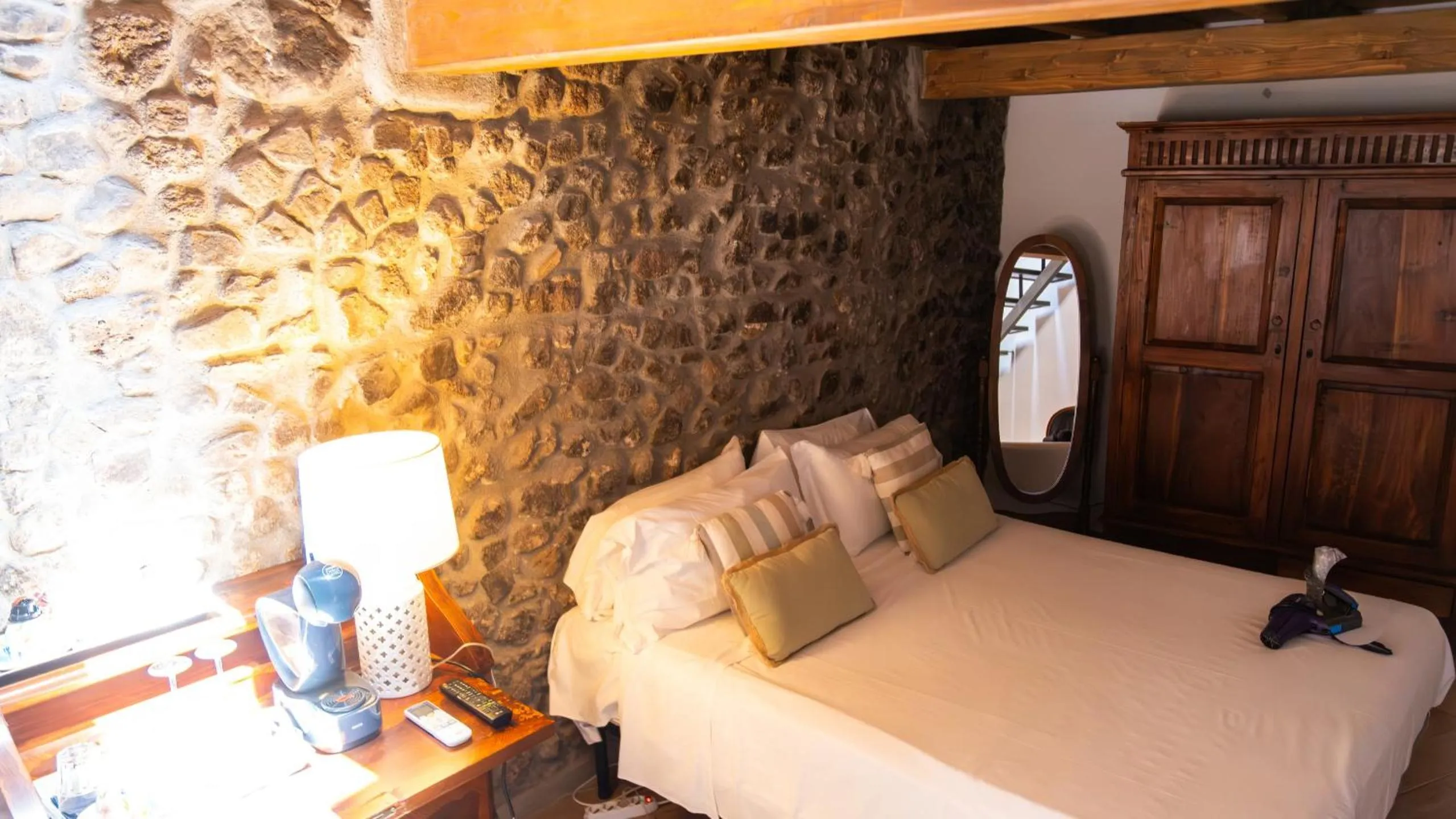 Bed in Hotel Borgo Vistalago
