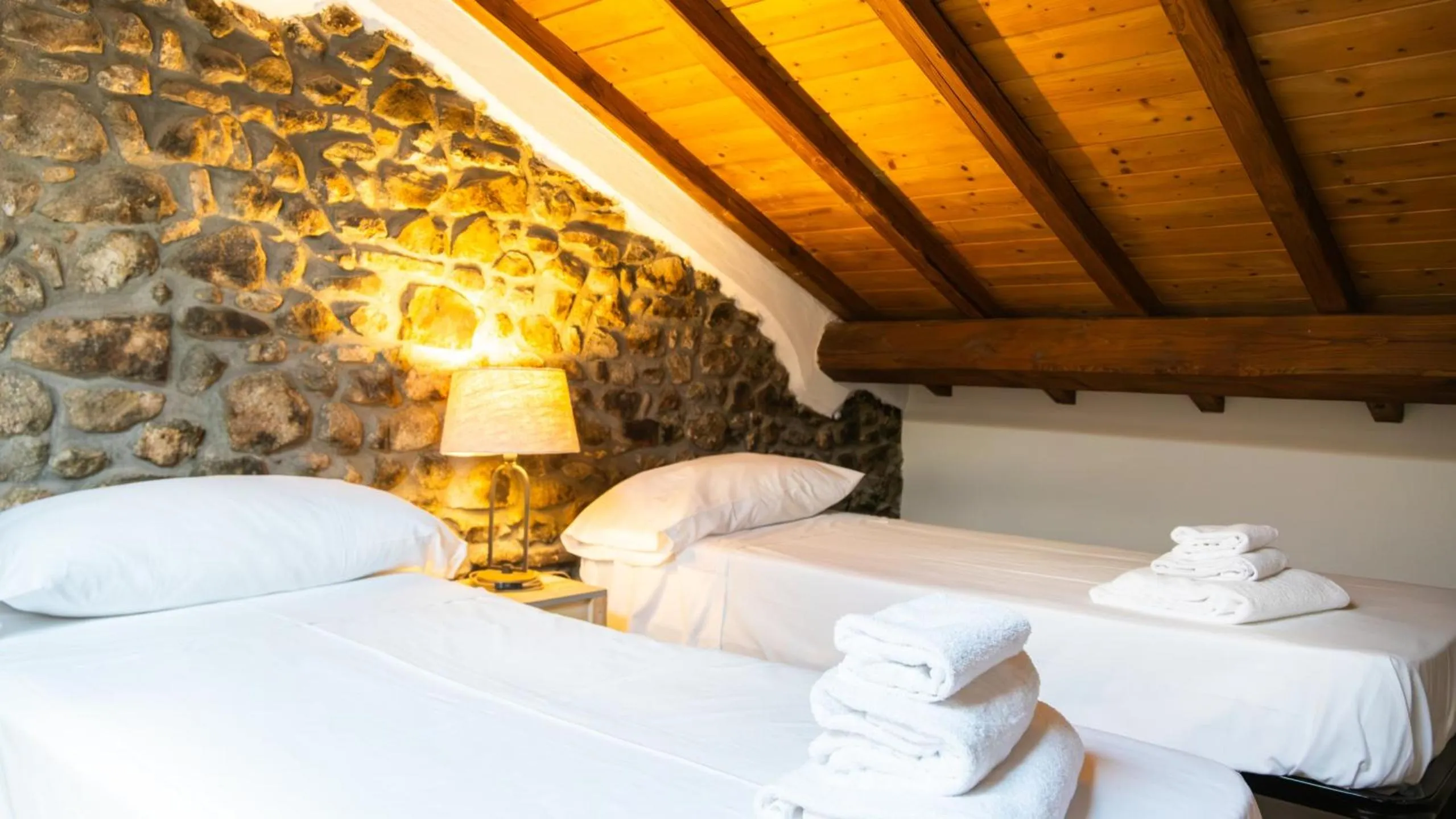 Bed in Hotel Borgo Vistalago