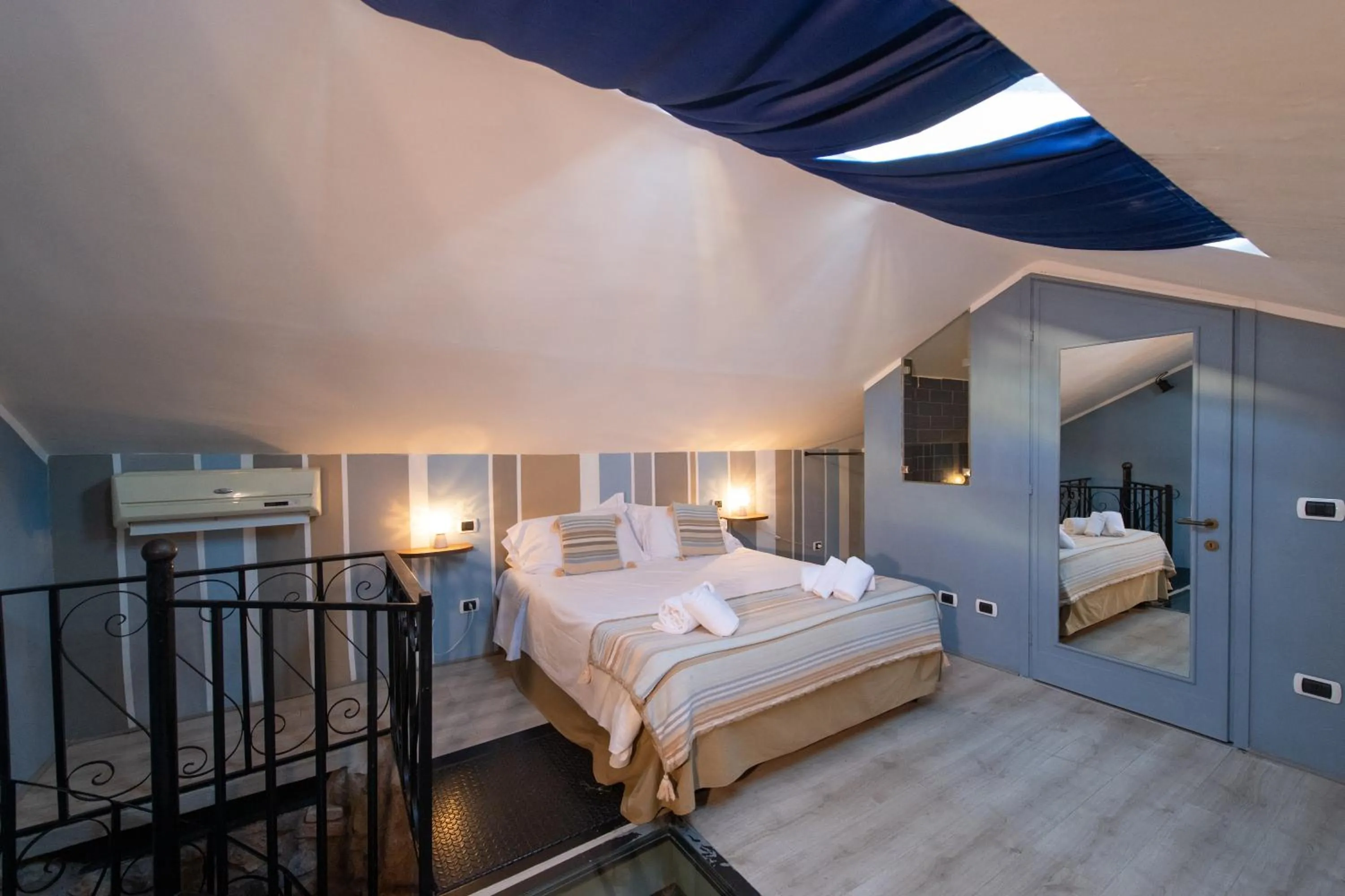 Bed in Hotel Borgo Vistalago