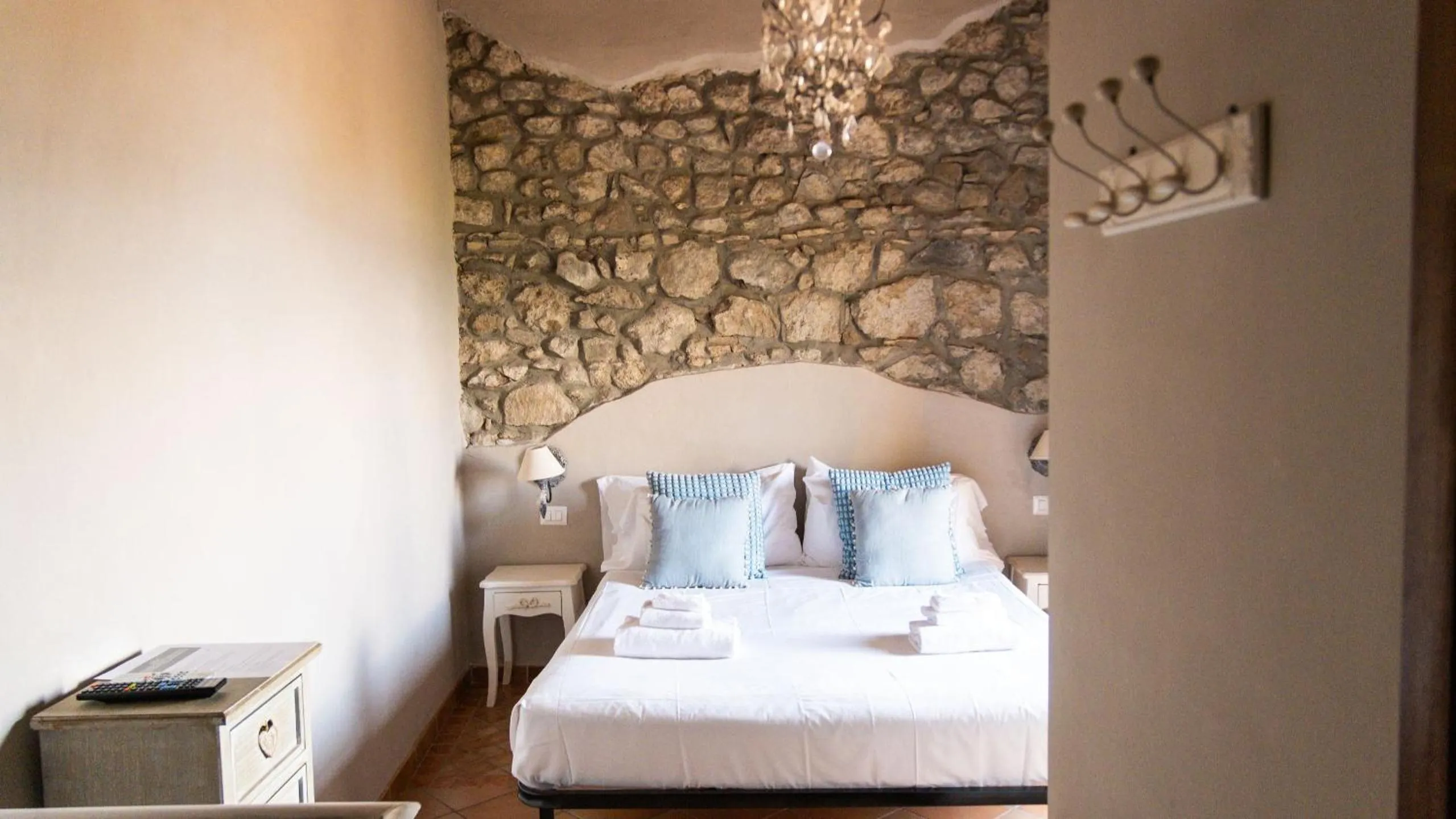 Bed in Hotel Borgo Vistalago